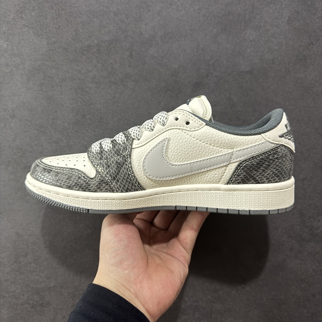 
【定制版】Travis Scott x Fragment Design x Air Jordan 1 