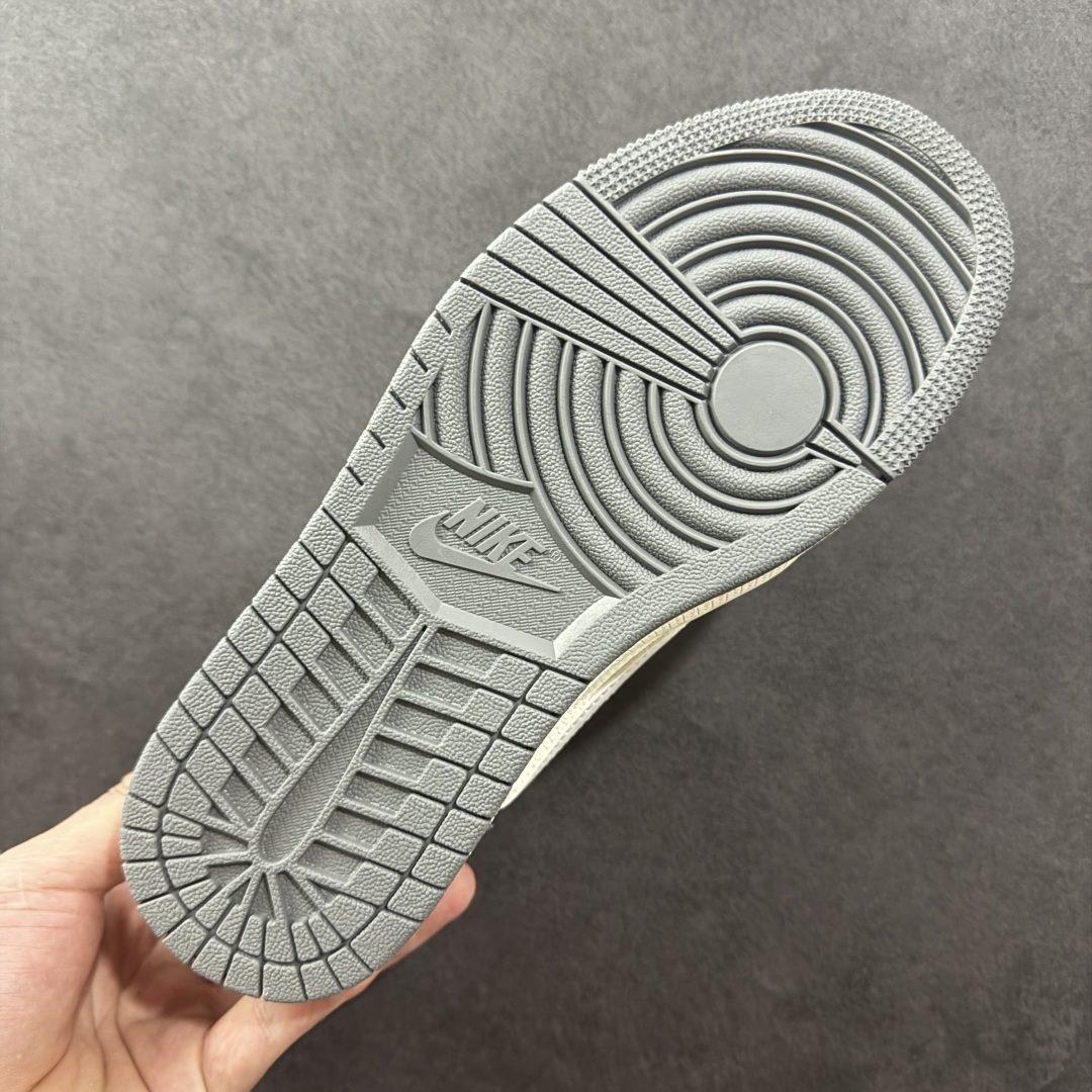 
【定制版】Travis Scott x Fragment Design x Air Jordan 1 