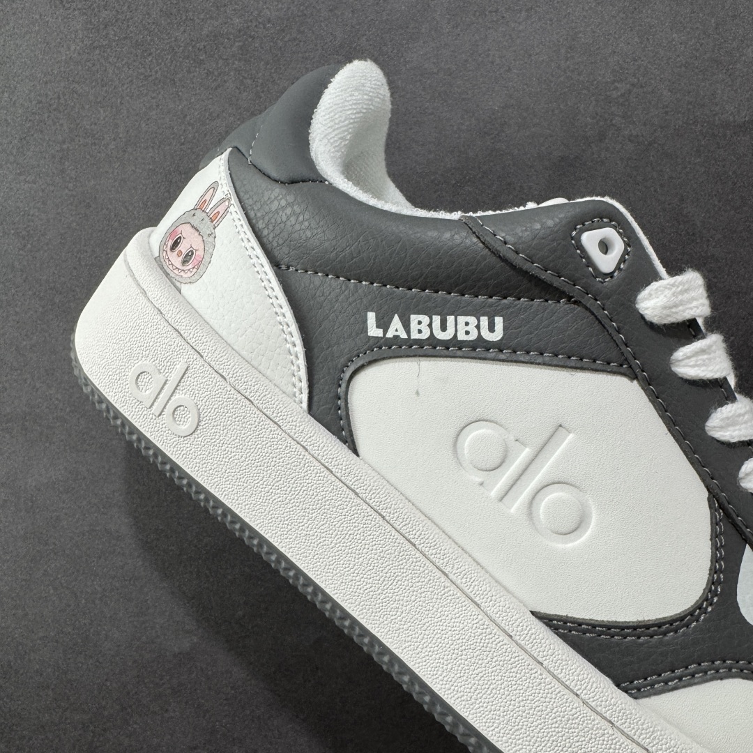 图片[6]-【定制版】Alo Yoga Recovery Mode 拉布布，人气单品 舒适简约防滑耐磨低帮休闲板鞋 白 #Alo Yoga于2007年创立于洛杉矶，意在传播有意识的运动，同时激发人们的健康意识与创造力。品牌的核心理念在于制作能够带来完美体验的瑜伽服饰与功能性单品，让有意识的运动融入并改变生活。 尺码：36-45 编码：CCB260270-选品中心