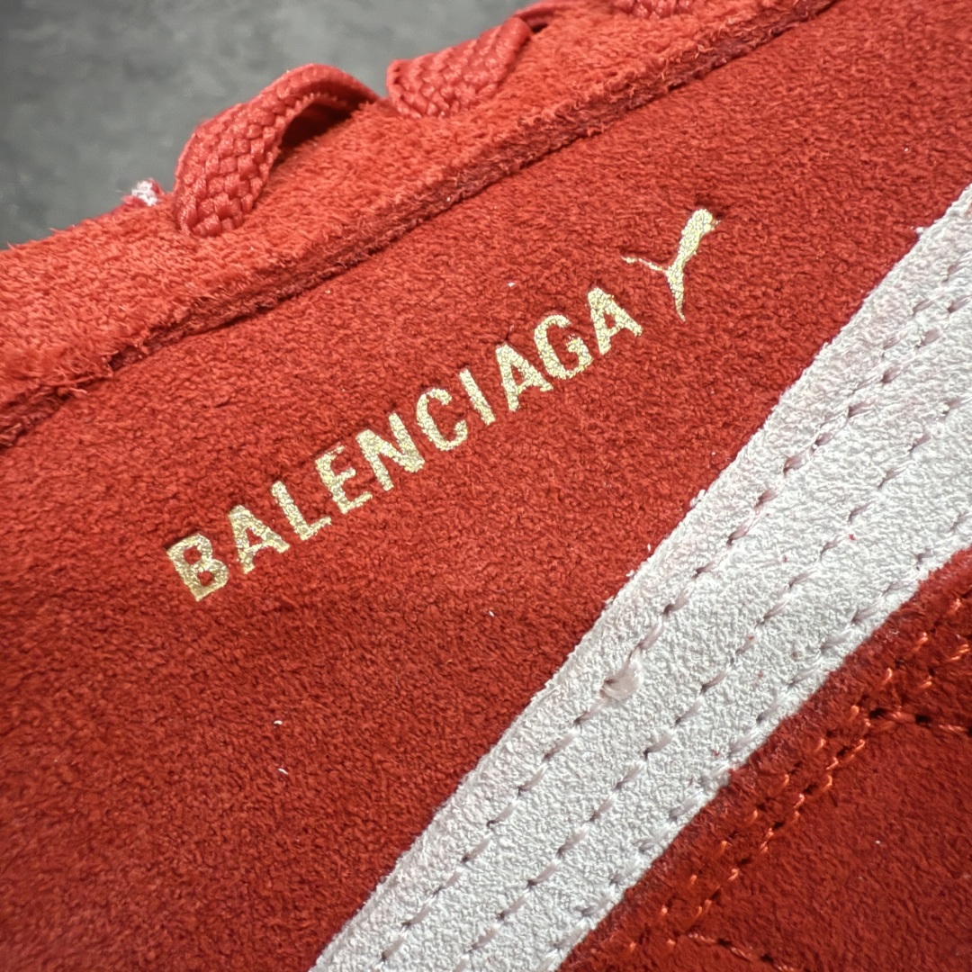 图片[3]-【首发版】巴黎世家联名款Balenciaga The Open Product x Puma Speedcat 极速赛车系列彪马低帮生活休闲鞋 原装档案原数据纸版楦型 采用原厂固色翻毛皮鞋面材质 二次成型\’猛帮\’成型工艺 全球知名运动品牌PUMA宝马赛车系列，融合了宝马车队的标志性配色，以趣味十足又前卫复古的设计引领潮流，将赛道精神融入街头时尚，开启前卫竞速之旅。自1978年巴伐利亚车队走上世界舞台，宝马赛车就在全球汽车制造和赛车运动领域留下了浓墨重彩的一笔。全新的两款BMW MMS Roma与BMW MMS Speedboat鞋款，均从宝马车型中汲取灵感。以黑或白为底色，融入经典配色，主打前卫复古风。Roma鞋款的鞋侧以复古的流线造型，缀以宝马经典Logo，巧妙吸睛；而Speedcat鞋款以亮眼三色条纹元素缀以舒适鞋面，赋予了独特的个性美学，演绎赛车的无尽能量 货号 406519 03 尺码 36 37 38 39 40 41 42 43 44 45 ｛官方同布 无半码｝ ⚠️-选品中心