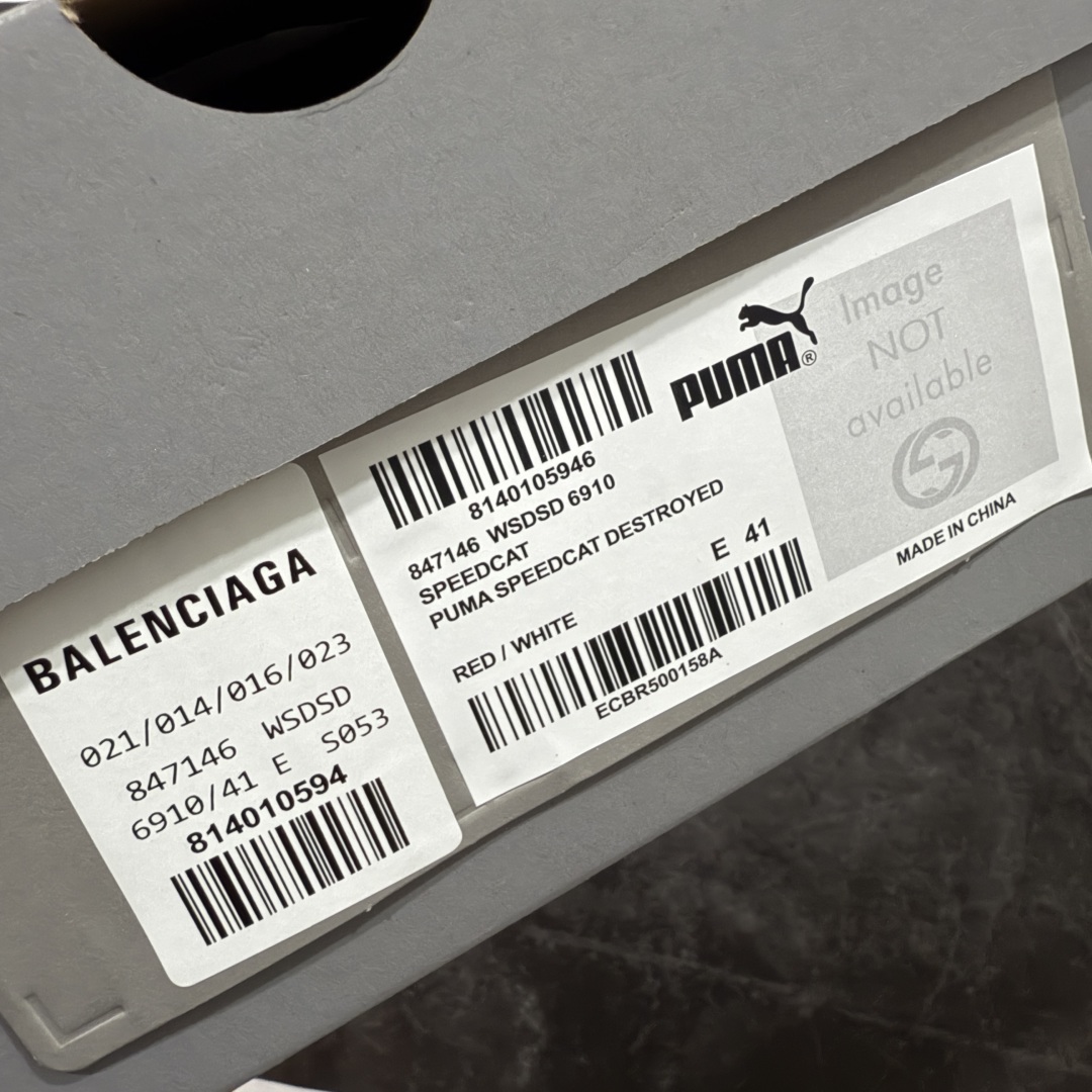 图片[9]-【首发版】巴黎世家联名款Balenciaga The Open Product x Puma Speedcat 极速赛车系列彪马低帮生活休闲鞋 原装档案原数据纸版楦型 采用原厂固色翻毛皮鞋面材质 二次成型\’猛帮\’成型工艺 全球知名运动品牌PUMA宝马赛车系列，融合了宝马车队的标志性配色，以趣味十足又前卫复古的设计引领潮流，将赛道精神融入街头时尚，开启前卫竞速之旅。自1978年巴伐利亚车队走上世界舞台，宝马赛车就在全球汽车制造和赛车运动领域留下了浓墨重彩的一笔。全新的两款BMW MMS Roma与BMW MMS Speedboat鞋款，均从宝马车型中汲取灵感。以黑或白为底色，融入经典配色，主打前卫复古风。Roma鞋款的鞋侧以复古的流线造型，缀以宝马经典Logo，巧妙吸睛；而Speedcat鞋款以亮眼三色条纹元素缀以舒适鞋面，赋予了独特的个性美学，演绎赛车的无尽能量 货号 406519 03 尺码 36 37 38 39 40 41 42 43 44 45 ｛官方同布 无半码｝ ⚠️-选品中心