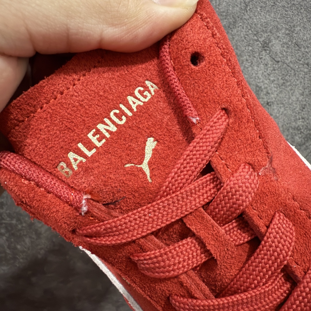 图片[6]-【首发版】巴黎世家联名款Balenciaga The Open Product x Puma Speedcat 极速赛车系列彪马低帮生活休闲鞋 原装档案原数据纸版楦型 采用原厂固色翻毛皮鞋面材质 二次成型\’猛帮\’成型工艺 全球知名运动品牌PUMA宝马赛车系列，融合了宝马车队的标志性配色，以趣味十足又前卫复古的设计引领潮流，将赛道精神融入街头时尚，开启前卫竞速之旅。自1978年巴伐利亚车队走上世界舞台，宝马赛车就在全球汽车制造和赛车运动领域留下了浓墨重彩的一笔。全新的两款BMW MMS Roma与BMW MMS Speedboat鞋款，均从宝马车型中汲取灵感。以黑或白为底色，融入经典配色，主打前卫复古风。Roma鞋款的鞋侧以复古的流线造型，缀以宝马经典Logo，巧妙吸睛；而Speedcat鞋款以亮眼三色条纹元素缀以舒适鞋面，赋予了独特的个性美学，演绎赛车的无尽能量 货号 406519 03 尺码 36 37 38 39 40 41 42 43 44 45 ｛官方同布 无半码｝ ⚠️-选品中心