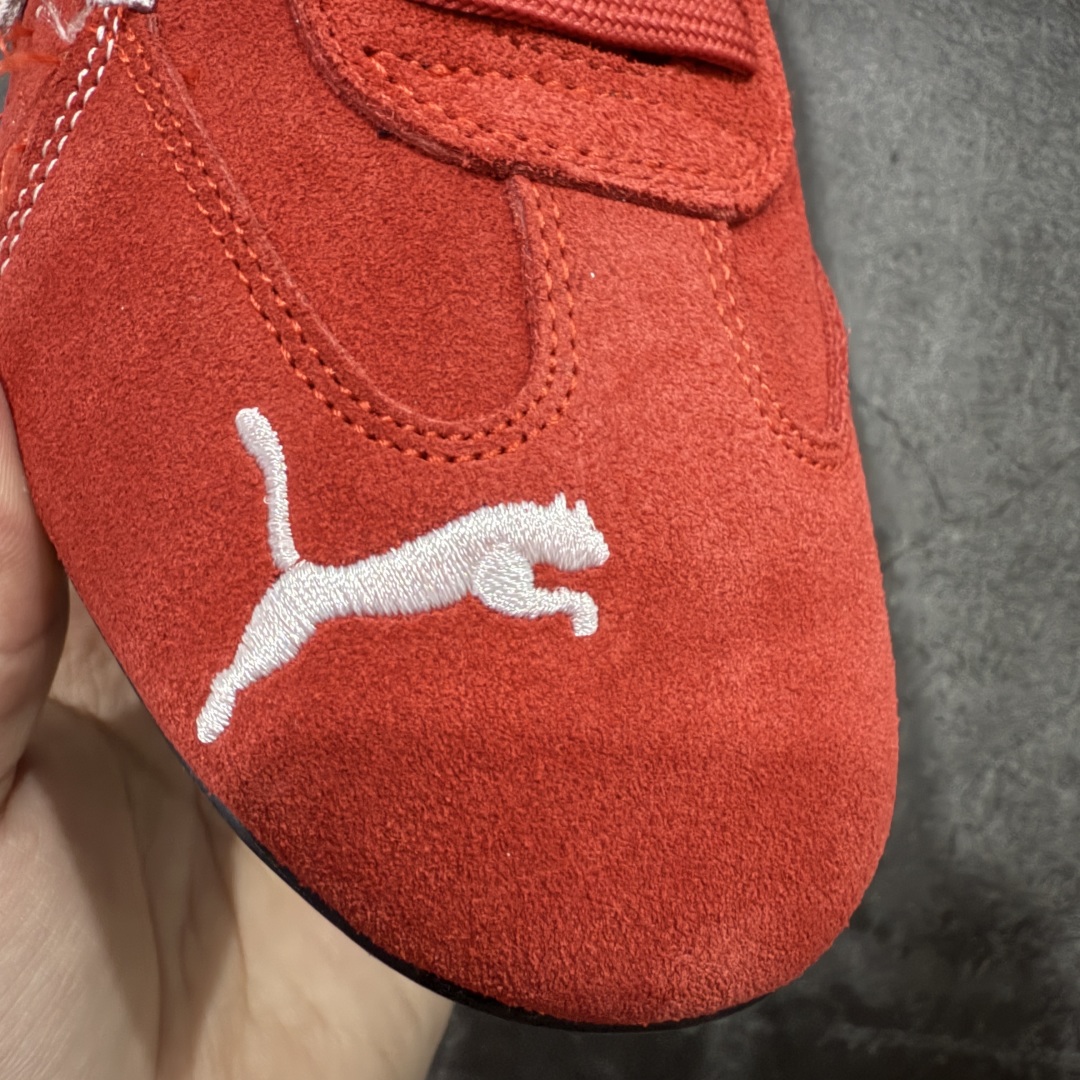 图片[5]-【首发版】巴黎世家联名款Balenciaga The Open Product x Puma Speedcat 极速赛车系列彪马低帮生活休闲鞋 原装档案原数据纸版楦型 采用原厂固色翻毛皮鞋面材质 二次成型\’猛帮\’成型工艺 全球知名运动品牌PUMA宝马赛车系列，融合了宝马车队的标志性配色，以趣味十足又前卫复古的设计引领潮流，将赛道精神融入街头时尚，开启前卫竞速之旅。自1978年巴伐利亚车队走上世界舞台，宝马赛车就在全球汽车制造和赛车运动领域留下了浓墨重彩的一笔。全新的两款BMW MMS Roma与BMW MMS Speedboat鞋款，均从宝马车型中汲取灵感。以黑或白为底色，融入经典配色，主打前卫复古风。Roma鞋款的鞋侧以复古的流线造型，缀以宝马经典Logo，巧妙吸睛；而Speedcat鞋款以亮眼三色条纹元素缀以舒适鞋面，赋予了独特的个性美学，演绎赛车的无尽能量 货号 406519 03 尺码 36 37 38 39 40 41 42 43 44 45 ｛官方同布 无半码｝ ⚠️-选品中心