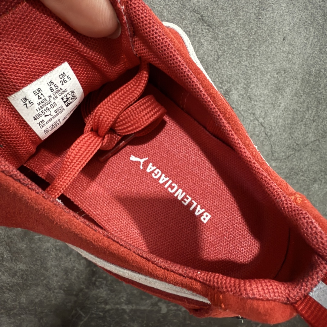 图片[7]-【首发版】巴黎世家联名款Balenciaga The Open Product x Puma Speedcat 极速赛车系列彪马低帮生活休闲鞋 原装档案原数据纸版楦型 采用原厂固色翻毛皮鞋面材质 二次成型\’猛帮\’成型工艺 全球知名运动品牌PUMA宝马赛车系列，融合了宝马车队的标志性配色，以趣味十足又前卫复古的设计引领潮流，将赛道精神融入街头时尚，开启前卫竞速之旅。自1978年巴伐利亚车队走上世界舞台，宝马赛车就在全球汽车制造和赛车运动领域留下了浓墨重彩的一笔。全新的两款BMW MMS Roma与BMW MMS Speedboat鞋款，均从宝马车型中汲取灵感。以黑或白为底色，融入经典配色，主打前卫复古风。Roma鞋款的鞋侧以复古的流线造型，缀以宝马经典Logo，巧妙吸睛；而Speedcat鞋款以亮眼三色条纹元素缀以舒适鞋面，赋予了独特的个性美学，演绎赛车的无尽能量 货号 406519 03 尺码 36 37 38 39 40 41 42 43 44 45 ｛官方同布 无半码｝ ⚠️-选品中心