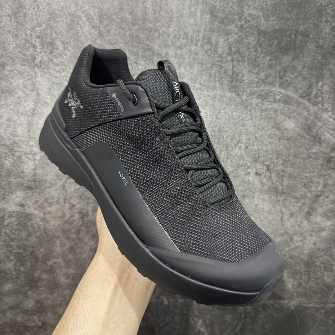 图片[3]-【纯原套盒版】始祖鸟ArcTeryx Kopec GTX M 覆盖透气男越野跑鞋 正确后跟刺绣 完美细节版型 官方同步上架 适合技术路线单日徒步穿着 aeriosflgtx鞋受到长途野外跑步鞋的启发 适合在变化的地形上进行快速轻快的徒步旅行穿着，舒适而有支撑性，使您充满信心。该设计与脚部融为一体，可最大限度地减少摩擦，gore-tex保护膜网砂，采用gore隐形适体(invisiblefit)技术，更轻薄舒适。敏捷、稳定和技术路线上的自信源于vibram® megagrip外底、压缩eva内底以及一体的tpu。重量约：275g技术特点透气轻量耐磨鞋子鞋外底结构vibram®megagripM橡胶化合材料耐用柔软鞋子结构tpu鞋头可防磨损压缩eva泡沫内底以及一体的tpu铁芯提高了灵活性和稳定性，使您充满信心鞋子衬垫结构4mm厚ortholiteM3d模制插片材料gore-tex薄膜tpu高耐磨保护膜cordura® MX 尺码：36-45 编码： PSD380400-选品中心