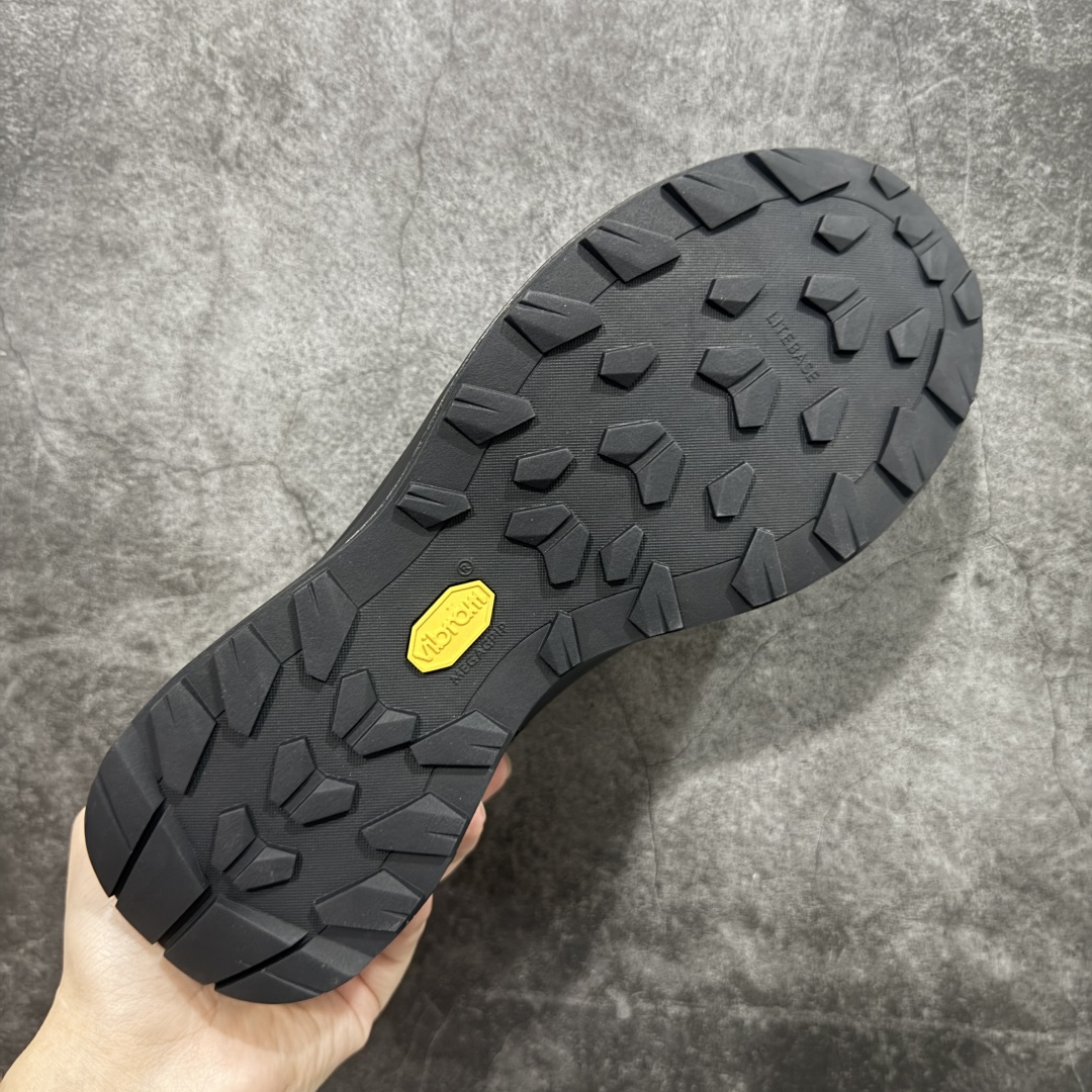 图片[9]-【纯原套盒版】始祖鸟ArcTeryx Kopec GTX M 覆盖透气男越野跑鞋 正确后跟刺绣 完美细节版型 官方同步上架 适合技术路线单日徒步穿着 aeriosflgtx鞋受到长途野外跑步鞋的启发 适合在变化的地形上进行快速轻快的徒步旅行穿着，舒适而有支撑性，使您充满信心。该设计与脚部融为一体，可最大限度地减少摩擦，gore-tex保护膜网砂，采用gore隐形适体(invisiblefit)技术，更轻薄舒适。敏捷、稳定和技术路线上的自信源于vibram® megagrip外底、压缩eva内底以及一体的tpu。重量约：275g技术特点透气轻量耐磨鞋子鞋外底结构vibram®megagripM橡胶化合材料耐用柔软鞋子结构tpu鞋头可防磨损压缩eva泡沫内底以及一体的tpu铁芯提高了灵活性和稳定性，使您充满信心鞋子衬垫结构4mm厚ortholiteM3d模制插片材料gore-tex薄膜tpu高耐磨保护膜cordura® MX 尺码：36-45 编码： PSD380400-选品中心