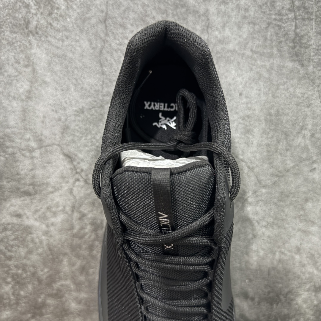 图片[8]-【纯原套盒版】始祖鸟ArcTeryx Kopec GTX M 覆盖透气男越野跑鞋 正确后跟刺绣 完美细节版型 官方同步上架 适合技术路线单日徒步穿着 aeriosflgtx鞋受到长途野外跑步鞋的启发 适合在变化的地形上进行快速轻快的徒步旅行穿着，舒适而有支撑性，使您充满信心。该设计与脚部融为一体，可最大限度地减少摩擦，gore-tex保护膜网砂，采用gore隐形适体(invisiblefit)技术，更轻薄舒适。敏捷、稳定和技术路线上的自信源于vibram® megagrip外底、压缩eva内底以及一体的tpu。重量约：275g技术特点透气轻量耐磨鞋子鞋外底结构vibram®megagripM橡胶化合材料耐用柔软鞋子结构tpu鞋头可防磨损压缩eva泡沫内底以及一体的tpu铁芯提高了灵活性和稳定性，使您充满信心鞋子衬垫结构4mm厚ortholiteM3d模制插片材料gore-tex薄膜tpu高耐磨保护膜cordura® MX 尺码：36-45 编码： PSD380400-选品中心