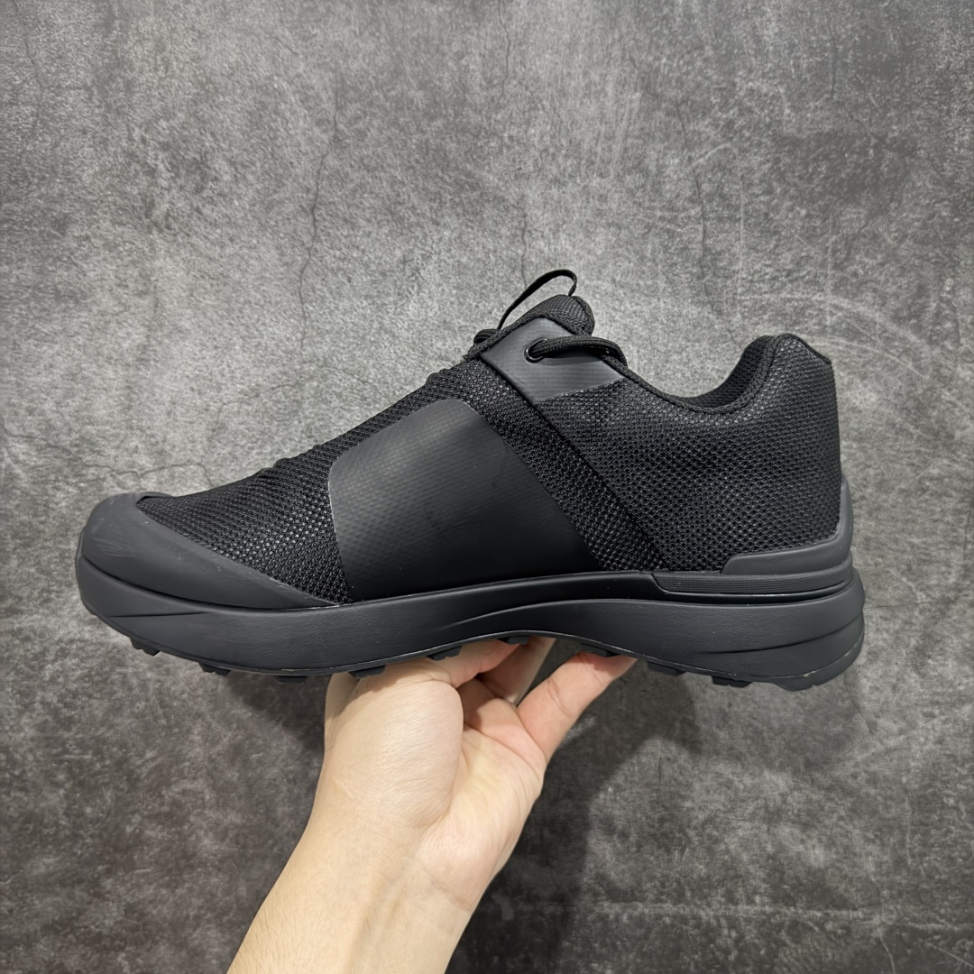 图片[2]-【纯原套盒版】始祖鸟ArcTeryx Kopec GTX M 覆盖透气男越野跑鞋 正确后跟刺绣 完美细节版型 官方同步上架 适合技术路线单日徒步穿着 aeriosflgtx鞋受到长途野外跑步鞋的启发 适合在变化的地形上进行快速轻快的徒步旅行穿着，舒适而有支撑性，使您充满信心。该设计与脚部融为一体，可最大限度地减少摩擦，gore-tex保护膜网砂，采用gore隐形适体(invisiblefit)技术，更轻薄舒适。敏捷、稳定和技术路线上的自信源于vibram® megagrip外底、压缩eva内底以及一体的tpu。重量约：275g技术特点透气轻量耐磨鞋子鞋外底结构vibram®megagripM橡胶化合材料耐用柔软鞋子结构tpu鞋头可防磨损压缩eva泡沫内底以及一体的tpu铁芯提高了灵活性和稳定性，使您充满信心鞋子衬垫结构4mm厚ortholiteM3d模制插片材料gore-tex薄膜tpu高耐磨保护膜cordura® MX 尺码：36-45 编码： PSD380400-选品中心