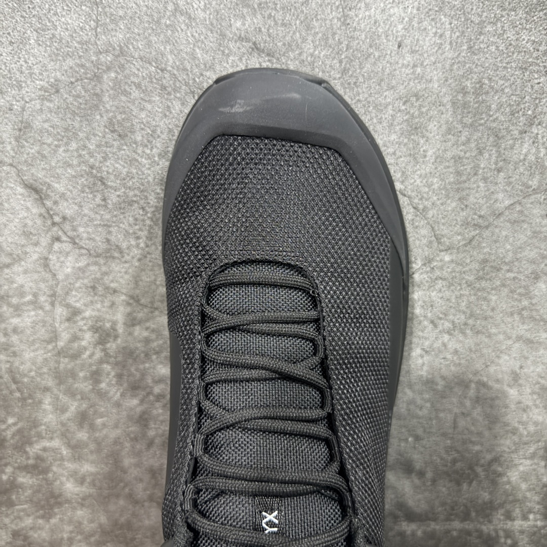 图片[5]-【纯原套盒版】始祖鸟ArcTeryx Kopec GTX M 覆盖透气男越野跑鞋 正确后跟刺绣 完美细节版型 官方同步上架 适合技术路线单日徒步穿着 aeriosflgtx鞋受到长途野外跑步鞋的启发 适合在变化的地形上进行快速轻快的徒步旅行穿着，舒适而有支撑性，使您充满信心。该设计与脚部融为一体，可最大限度地减少摩擦，gore-tex保护膜网砂，采用gore隐形适体(invisiblefit)技术，更轻薄舒适。敏捷、稳定和技术路线上的自信源于vibram® megagrip外底、压缩eva内底以及一体的tpu。重量约：275g技术特点透气轻量耐磨鞋子鞋外底结构vibram®megagripM橡胶化合材料耐用柔软鞋子结构tpu鞋头可防磨损压缩eva泡沫内底以及一体的tpu铁芯提高了灵活性和稳定性，使您充满信心鞋子衬垫结构4mm厚ortholiteM3d模制插片材料gore-tex薄膜tpu高耐磨保护膜cordura® MX 尺码：36-45 编码： PSD380400-选品中心