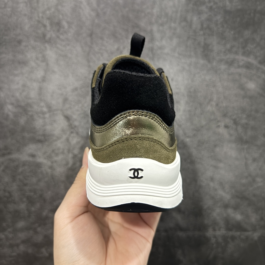 图片[4]-【莞顶礼盒版】Chanel 25a春夏小厚底运动鞋 经典大爆款，各大博主上脚同款 经典超百搭，随意穿搭拿捏的稳稳的，现已登陆发售！ 高价购入两对原版 一比一开模精心制造 鞋面大底配件全套开模 鞋面原版定制金属小牛皮 原版开模皮料空压工艺 内里网都是进口定制，很贴肤 鞋面立体流畅 原版开模多层组合大底 高端礼盒飞机盒包装 档次拉满 尺码：35-40-选品中心