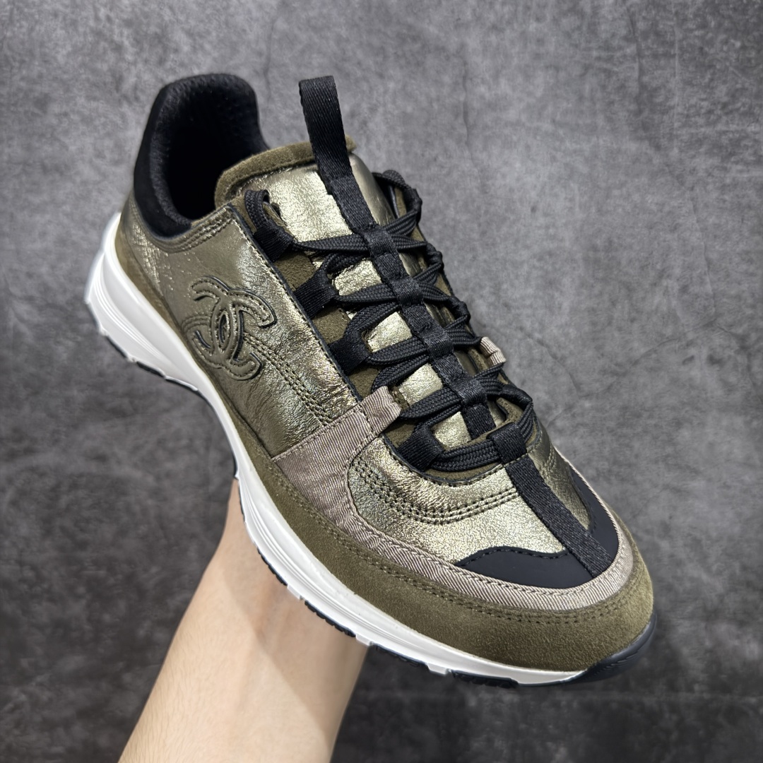 图片[3]-【莞顶礼盒版】Chanel 25a春夏小厚底运动鞋 经典大爆款，各大博主上脚同款 经典超百搭，随意穿搭拿捏的稳稳的，现已登陆发售！ 高价购入两对原版 一比一开模精心制造 鞋面大底配件全套开模 鞋面原版定制金属小牛皮 原版开模皮料空压工艺 内里网都是进口定制，很贴肤 鞋面立体流畅 原版开模多层组合大底 高端礼盒飞机盒包装 档次拉满 尺码：35-40-选品中心