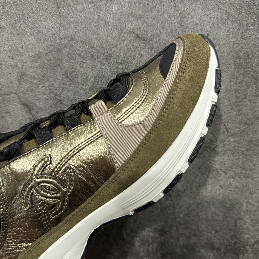 图片[6]-【莞顶礼盒版】Chanel 25a春夏小厚底运动鞋 经典大爆款，各大博主上脚同款 经典超百搭，随意穿搭拿捏的稳稳的，现已登陆发售！ 高价购入两对原版 一比一开模精心制造 鞋面大底配件全套开模 鞋面原版定制金属小牛皮 原版开模皮料空压工艺 内里网都是进口定制，很贴肤 鞋面立体流畅 原版开模多层组合大底 高端礼盒飞机盒包装 档次拉满 尺码：35-40-选品中心