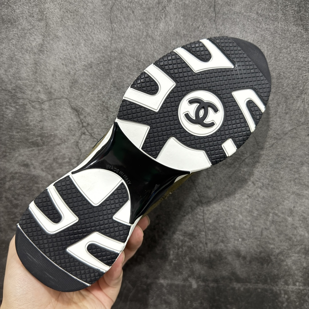 图片[9]-【莞顶礼盒版】Chanel 25a春夏小厚底运动鞋 经典大爆款，各大博主上脚同款 经典超百搭，随意穿搭拿捏的稳稳的，现已登陆发售！ 高价购入两对原版 一比一开模精心制造 鞋面大底配件全套开模 鞋面原版定制金属小牛皮 原版开模皮料空压工艺 内里网都是进口定制，很贴肤 鞋面立体流畅 原版开模多层组合大底 高端礼盒飞机盒包装 档次拉满 尺码：35-40-选品中心