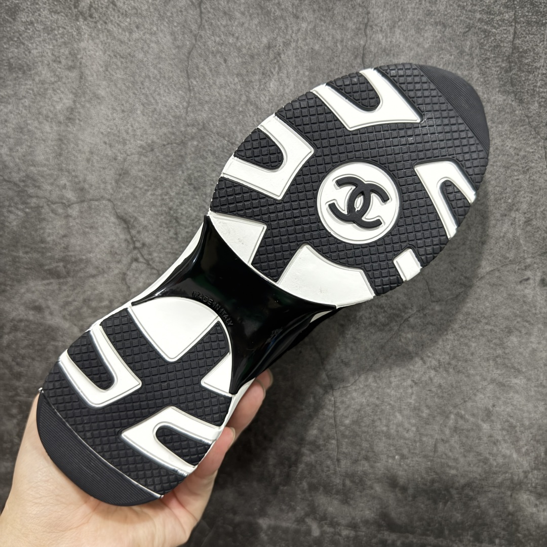 图片[9]-【莞顶礼盒版】Chanel 25a春夏小厚底运动鞋 经典大爆款，各大博主上脚同款 经典超百搭，随意穿搭拿捏的稳稳的，现已登陆发售！ 高价购入两对原版 一比一开模精心制造 鞋面大底配件全套开模 鞋面原版定制金属小牛皮 原版开模皮料空压工艺 内里网都是进口定制，很贴肤 鞋面立体流畅 原版开模多层组合大底 高端礼盒飞机盒包装 档次拉满 尺码：35-40-选品中心