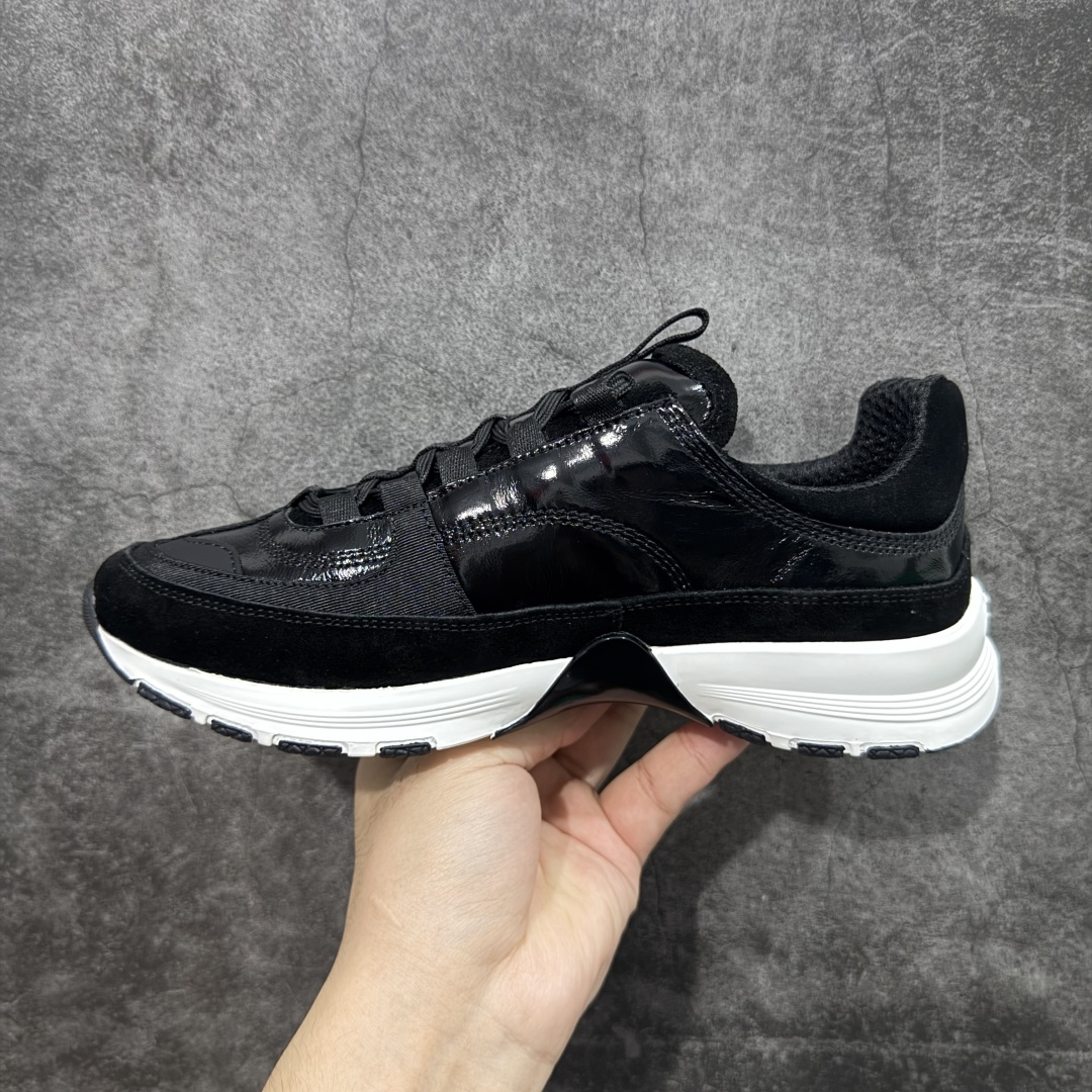 图片[2]-【莞顶礼盒版】Chanel 25a春夏小厚底运动鞋 经典大爆款，各大博主上脚同款 经典超百搭，随意穿搭拿捏的稳稳的，现已登陆发售！ 高价购入两对原版 一比一开模精心制造 鞋面大底配件全套开模 鞋面原版定制金属小牛皮 原版开模皮料空压工艺 内里网都是进口定制，很贴肤 鞋面立体流畅 原版开模多层组合大底 高端礼盒飞机盒包装 档次拉满 尺码：35-40-选品中心