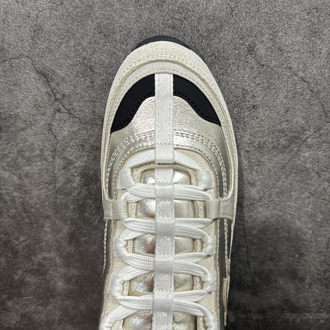 图片[5]-【莞顶礼盒版】Chanel 25a春夏小厚底运动鞋 经典大爆款，各大博主上脚同款 经典超百搭，随意穿搭拿捏的稳稳的，现已登陆发售！ 高价购入两对原版 一比一开模精心制造 鞋面大底配件全套开模 鞋面原版定制金属小牛皮 原版开模皮料空压工艺 内里网都是进口定制，很贴肤 鞋面立体流畅 原版开模多层组合大底 高端礼盒飞机盒包装 档次拉满 尺码：35-40-选品中心