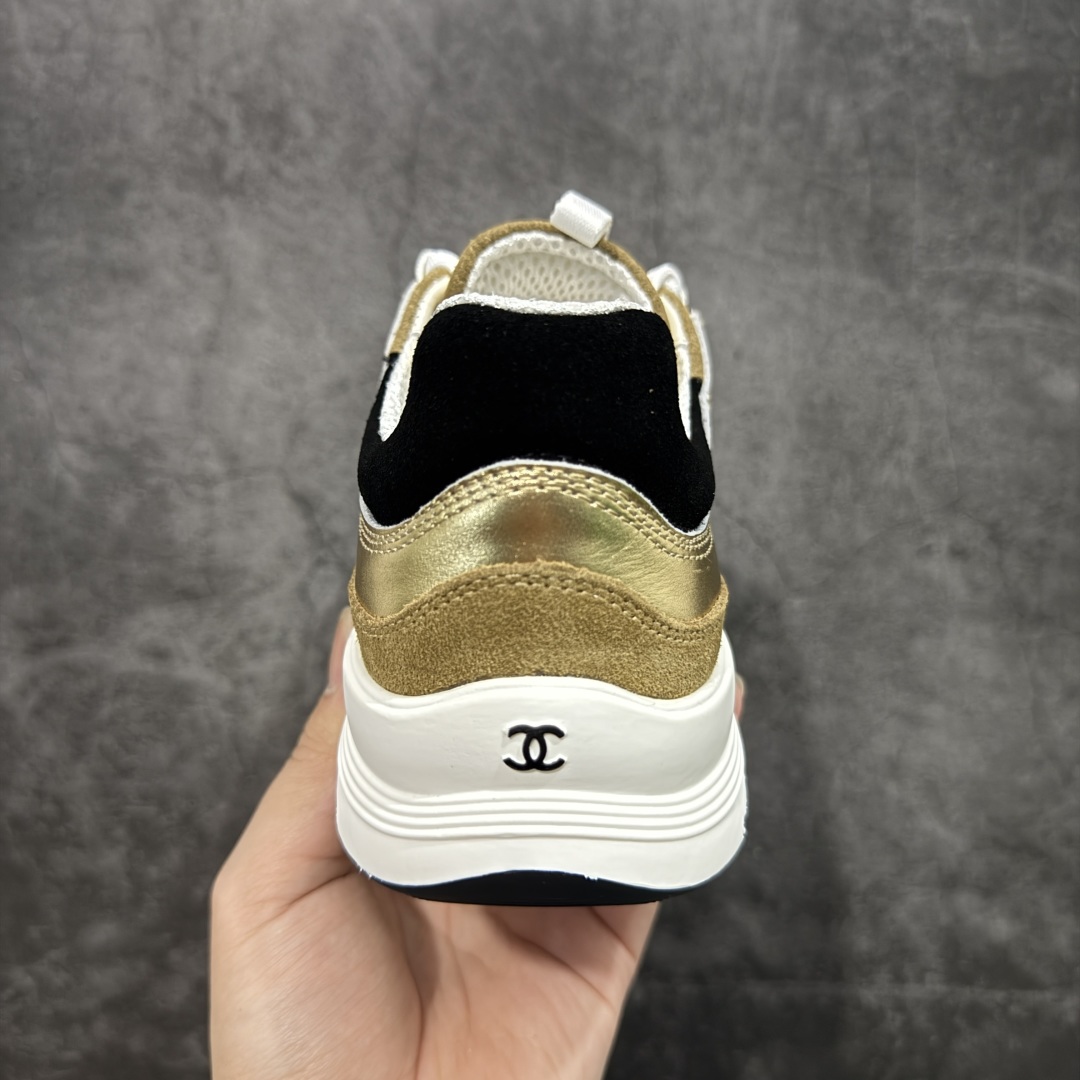 图片[4]-【莞顶礼盒版】Chanel 25a春夏小厚底运动鞋 经典大爆款，各大博主上脚同款 经典超百搭，随意穿搭拿捏的稳稳的，现已登陆发售！ 高价购入两对原版 一比一开模精心制造 鞋面大底配件全套开模 鞋面原版定制金属小牛皮 原版开模皮料空压工艺 内里网都是进口定制，很贴肤 鞋面立体流畅 原版开模多层组合大底 高端礼盒飞机盒包装 档次拉满 尺码：35-40-选品中心