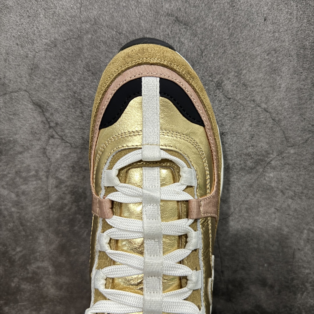 图片[5]-【莞顶礼盒版】Chanel 25a春夏小厚底运动鞋 经典大爆款，各大博主上脚同款 经典超百搭，随意穿搭拿捏的稳稳的，现已登陆发售！ 高价购入两对原版 一比一开模精心制造 鞋面大底配件全套开模 鞋面原版定制金属小牛皮 原版开模皮料空压工艺 内里网都是进口定制，很贴肤 鞋面立体流畅 原版开模多层组合大底 高端礼盒飞机盒包装 档次拉满 尺码：35-40-选品中心