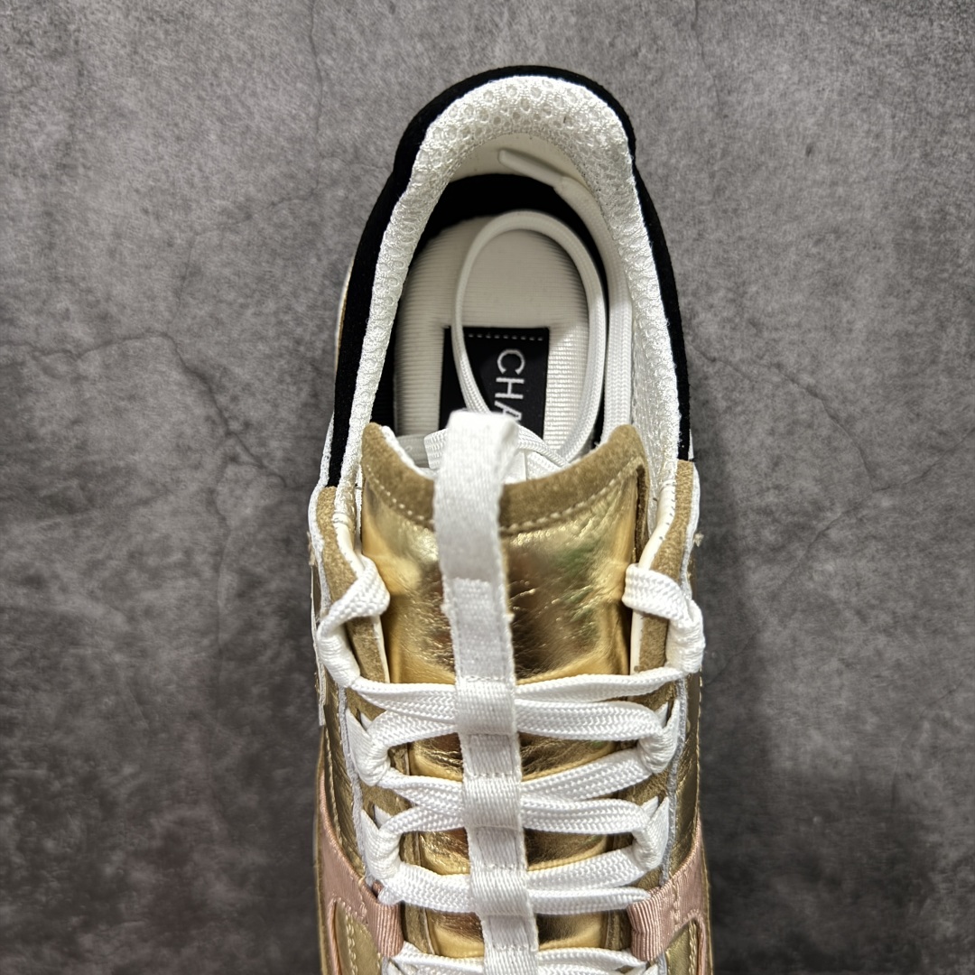 图片[8]-【莞顶礼盒版】Chanel 25a春夏小厚底运动鞋 经典大爆款，各大博主上脚同款 经典超百搭，随意穿搭拿捏的稳稳的，现已登陆发售！ 高价购入两对原版 一比一开模精心制造 鞋面大底配件全套开模 鞋面原版定制金属小牛皮 原版开模皮料空压工艺 内里网都是进口定制，很贴肤 鞋面立体流畅 原版开模多层组合大底 高端礼盒飞机盒包装 档次拉满 尺码：35-40-选品中心