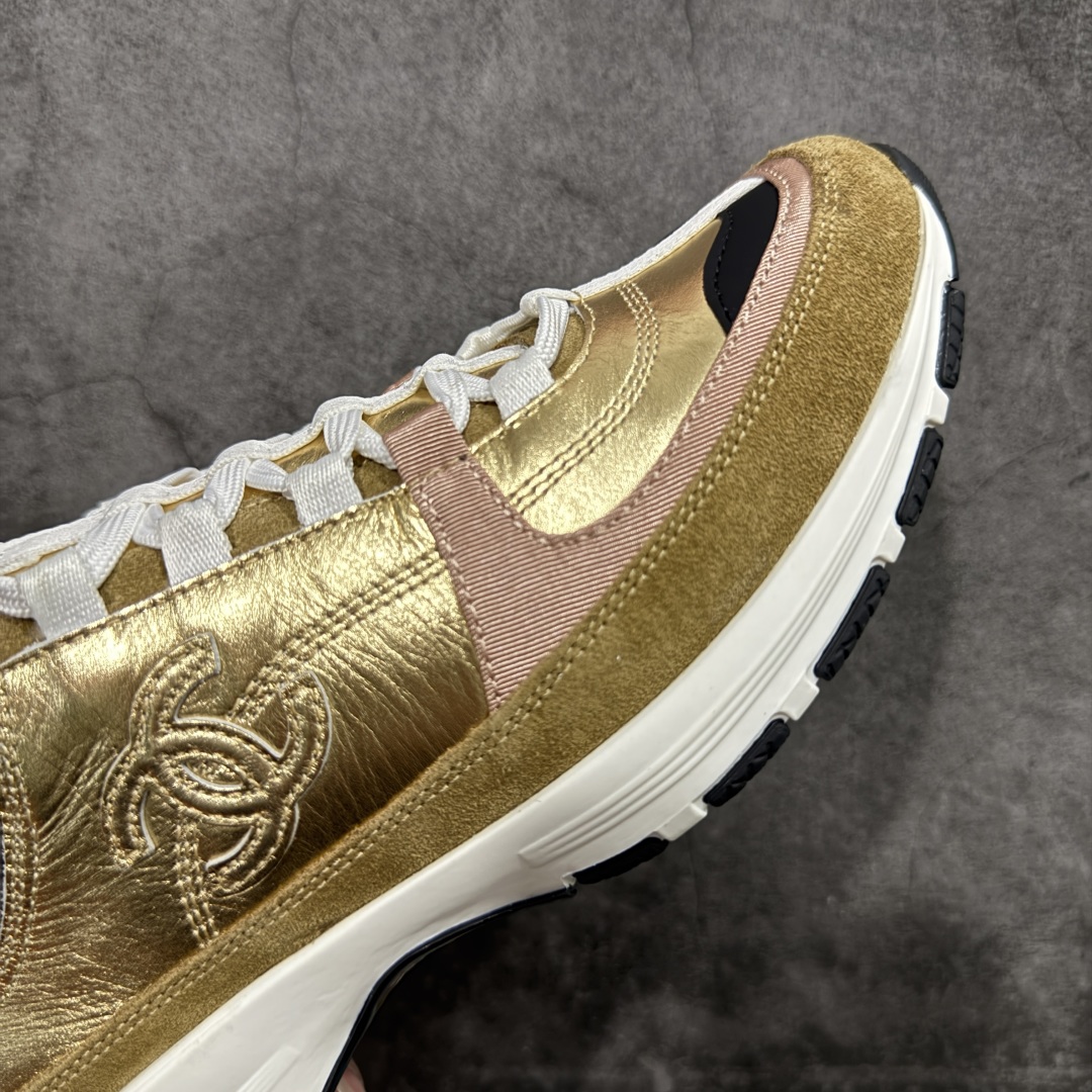 图片[6]-【莞顶礼盒版】Chanel 25a春夏小厚底运动鞋 经典大爆款，各大博主上脚同款 经典超百搭，随意穿搭拿捏的稳稳的，现已登陆发售！ 高价购入两对原版 一比一开模精心制造 鞋面大底配件全套开模 鞋面原版定制金属小牛皮 原版开模皮料空压工艺 内里网都是进口定制，很贴肤 鞋面立体流畅 原版开模多层组合大底 高端礼盒飞机盒包装 档次拉满 尺码：35-40-选品中心