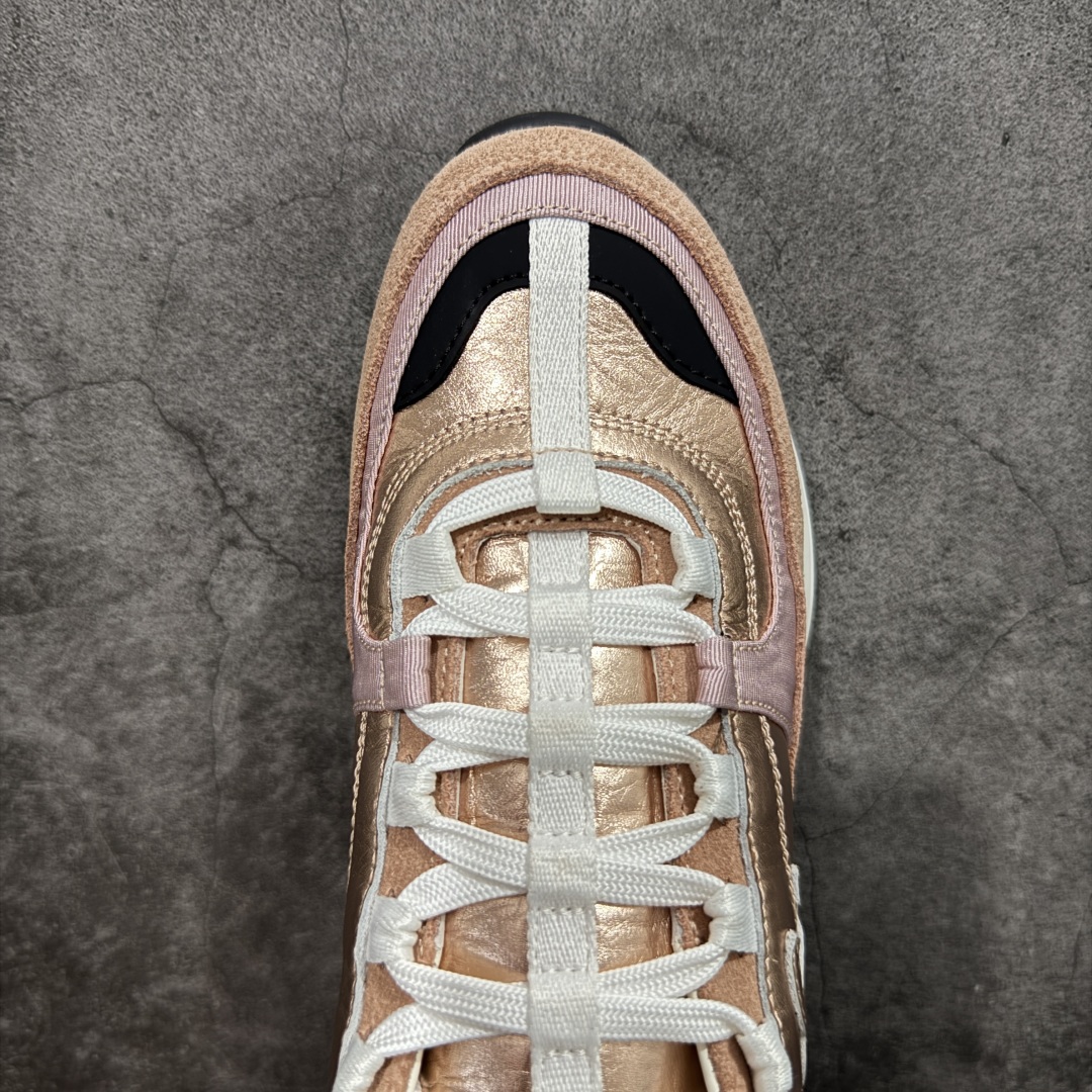 图片[5]-【莞顶礼盒版】Chanel 25a春夏小厚底运动鞋 经典大爆款，各大博主上脚同款 经典超百搭，随意穿搭拿捏的稳稳的，现已登陆发售！ 高价购入两对原版 一比一开模精心制造 鞋面大底配件全套开模 鞋面原版定制金属小牛皮 原版开模皮料空压工艺 内里网都是进口定制，很贴肤 鞋面立体流畅 原版开模多层组合大底 高端礼盒飞机盒包装 档次拉满 尺码：35-40-选品中心