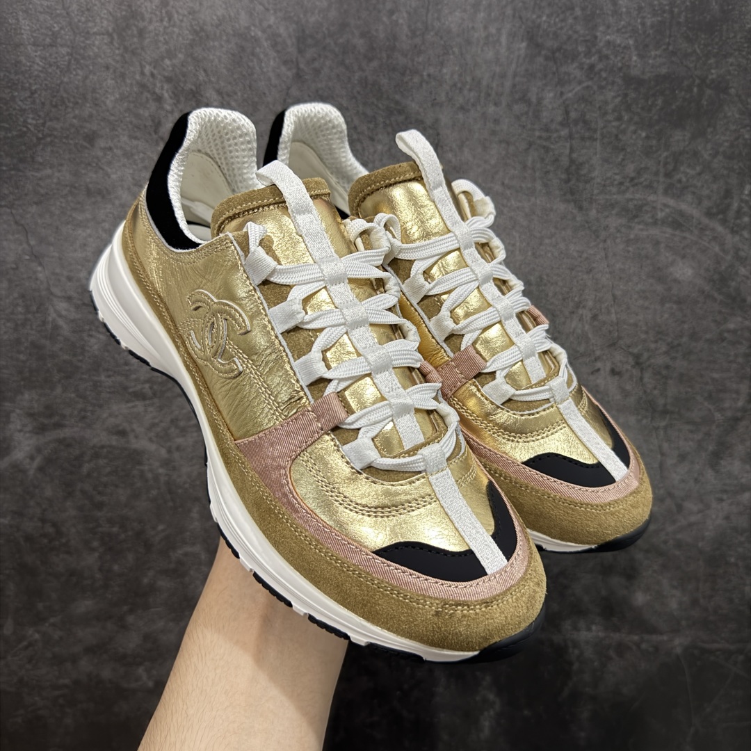 图片[3]-【莞顶礼盒版】Chanel 25a春夏小厚底运动鞋 经典大爆款，各大博主上脚同款 经典超百搭，随意穿搭拿捏的稳稳的，现已登陆发售！ 高价购入两对原版 一比一开模精心制造 鞋面大底配件全套开模 鞋面原版定制金属小牛皮 原版开模皮料空压工艺 内里网都是进口定制，很贴肤 鞋面立体流畅 原版开模多层组合大底 高端礼盒飞机盒包装 档次拉满 尺码：35-40-选品中心