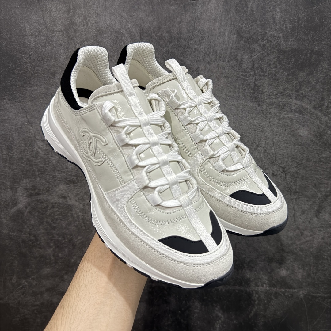 图片[6]-【莞顶礼盒版】Chanel 25a春夏小厚底运动鞋 经典大爆款，各大博主上脚同款 经典超百搭，随意穿搭拿捏的稳稳的，现已登陆发售！ 高价购入两对原版 一比一开模精心制造 鞋面大底配件全套开模 鞋面原版定制金属小牛皮 原版开模皮料空压工艺 内里网都是进口定制，很贴肤 鞋面立体流畅 原版开模多层组合大底 高端礼盒飞机盒包装 档次拉满 尺码：35-40-选品中心