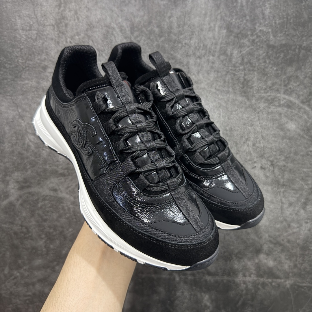 图片[5]-【莞顶礼盒版】Chanel 25a春夏小厚底运动鞋 经典大爆款，各大博主上脚同款 经典超百搭，随意穿搭拿捏的稳稳的，现已登陆发售！ 高价购入两对原版 一比一开模精心制造 鞋面大底配件全套开模 鞋面原版定制金属小牛皮 原版开模皮料空压工艺 内里网都是进口定制，很贴肤 鞋面立体流畅 原版开模多层组合大底 高端礼盒飞机盒包装 档次拉满 尺码：35-40-选品中心