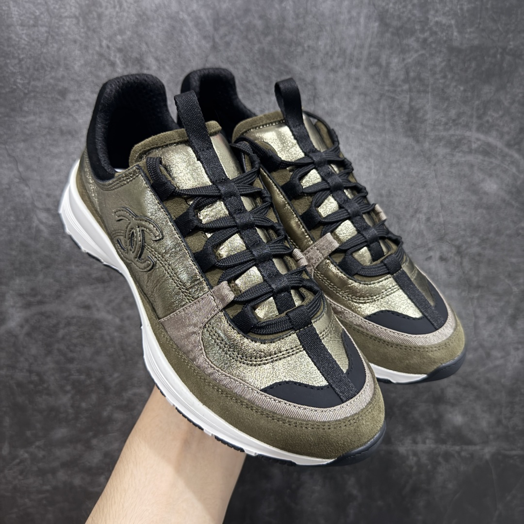 图片[7]-【莞顶礼盒版】Chanel 25a春夏小厚底运动鞋 经典大爆款，各大博主上脚同款 经典超百搭，随意穿搭拿捏的稳稳的，现已登陆发售！ 高价购入两对原版 一比一开模精心制造 鞋面大底配件全套开模 鞋面原版定制金属小牛皮 原版开模皮料空压工艺 内里网都是进口定制，很贴肤 鞋面立体流畅 原版开模多层组合大底 高端礼盒飞机盒包装 档次拉满 尺码：35-40-选品中心