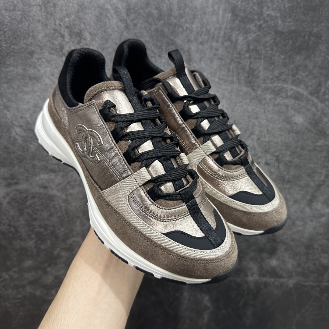 图片[2]-【莞顶礼盒版】Chanel 25a春夏小厚底运动鞋 经典大爆款，各大博主上脚同款 经典超百搭，随意穿搭拿捏的稳稳的，现已登陆发售！ 高价购入两对原版 一比一开模精心制造 鞋面大底配件全套开模 鞋面原版定制金属小牛皮 原版开模皮料空压工艺 内里网都是进口定制，很贴肤 鞋面立体流畅 原版开模多层组合大底 高端礼盒飞机盒包装 档次拉满 尺码：35-40-选品中心