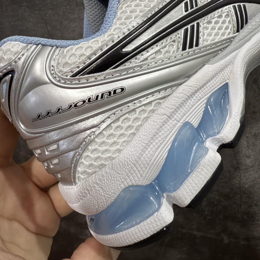 图片[3]-【总裁版】 JJJJound x ASICS GEL-KAYANO 14 亚瑟士系列轻量缓震休闲运动跑步鞋 市场天花板品质 鞋型细节秒杀市场流通版本 知名大厂出品 原版开发 细节完美把控 独家私模五层组合大底 原厂定制缓震硅胶加持 原盒原配 官方四联吊牌 一比一同步原鞋工艺和用料 后跟一样采用了GEL缓震胶 整体系列设计非常的科技感！ 锻炼跑步的同时让你一样时尚百搭！ 设计师 Hidenori Yamashita 以「Flash」一词为灵感，创造出未来感金属色鞋面，改造升级内在性能，由内而外全面革新，为 GEL-KAYANO 家族传承及经典跑鞋文化的延续，创下里程碑式作品。ASICS GEL – KAYANO 14 跑鞋重新诠释了复古的跑步形状，并以其 2000 年代后期的美学理念重新铺装，银色与蓝色的鞋面极为高档.网面铺陈与鞋面、鞋头多处细节位增添了透气性。ASICS GEL – KAYANO 14的鞋后跟部中底上以及多密度耐磨鞋底增加了 GEL 缓震胶，提供高抗冲击性、缓冲性、可保护脚部免受地面冲击的影响，穿着舒适性十足「入手同款」 尺码：36 37 37.5 38 39 39.5 40.5 41.5 42 42.5 43.5 44 45 46-选品中心