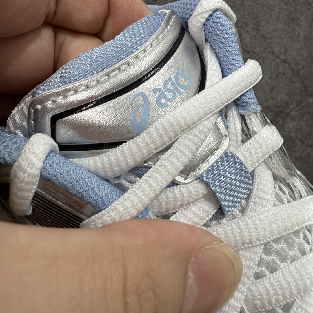 图片[6]-【总裁版】 JJJJound x ASICS GEL-KAYANO 14 亚瑟士系列轻量缓震休闲运动跑步鞋 市场天花板品质 鞋型细节秒杀市场流通版本 知名大厂出品 原版开发 细节完美把控 独家私模五层组合大底 原厂定制缓震硅胶加持 原盒原配 官方四联吊牌 一比一同步原鞋工艺和用料 后跟一样采用了GEL缓震胶 整体系列设计非常的科技感！ 锻炼跑步的同时让你一样时尚百搭！ 设计师 Hidenori Yamashita 以「Flash」一词为灵感，创造出未来感金属色鞋面，改造升级内在性能，由内而外全面革新，为 GEL-KAYANO 家族传承及经典跑鞋文化的延续，创下里程碑式作品。ASICS GEL – KAYANO 14 跑鞋重新诠释了复古的跑步形状，并以其 2000 年代后期的美学理念重新铺装，银色与蓝色的鞋面极为高档.网面铺陈与鞋面、鞋头多处细节位增添了透气性。ASICS GEL – KAYANO 14的鞋后跟部中底上以及多密度耐磨鞋底增加了 GEL 缓震胶，提供高抗冲击性、缓冲性、可保护脚部免受地面冲击的影响，穿着舒适性十足「入手同款」 尺码：36 37 37.5 38 39 39.5 40.5 41.5 42 42.5 43.5 44 45 46-选品中心