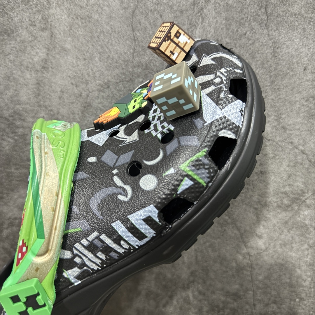图片[6]-【莞产版本】Crocs 卡骆驰 我的世界联名款洞洞鞋，超酷像素风格设计！带专属Minecraft主题鞋花，防滑耐磨透气，适合春夏户外穿着～ 配件自装 丢失扣10 尺码： M4=36-37 M5=37-38 M6=38-39 M7=39-40 M8=41-42 M9=42-43 M10=43-44 M11=45-46-选品中心