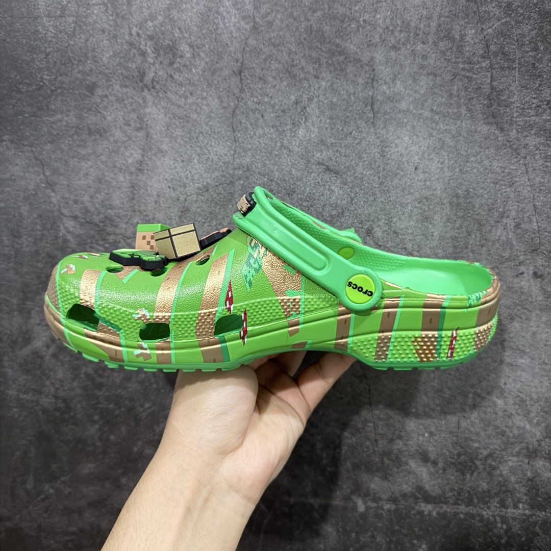 图片[2]-【莞产版本】Crocs 卡骆驰 我的世界联名款洞洞鞋，超酷像素风格设计！带专属Minecraft主题鞋花，防滑耐磨透气，适合春夏户外穿着～ 配件自装 丢失扣10 尺码： M4=36-37 M5=37-38 M6=38-39 M7=39-40 M8=41-42 M9=42-43 M10=43-44 M11=45-46-选品中心