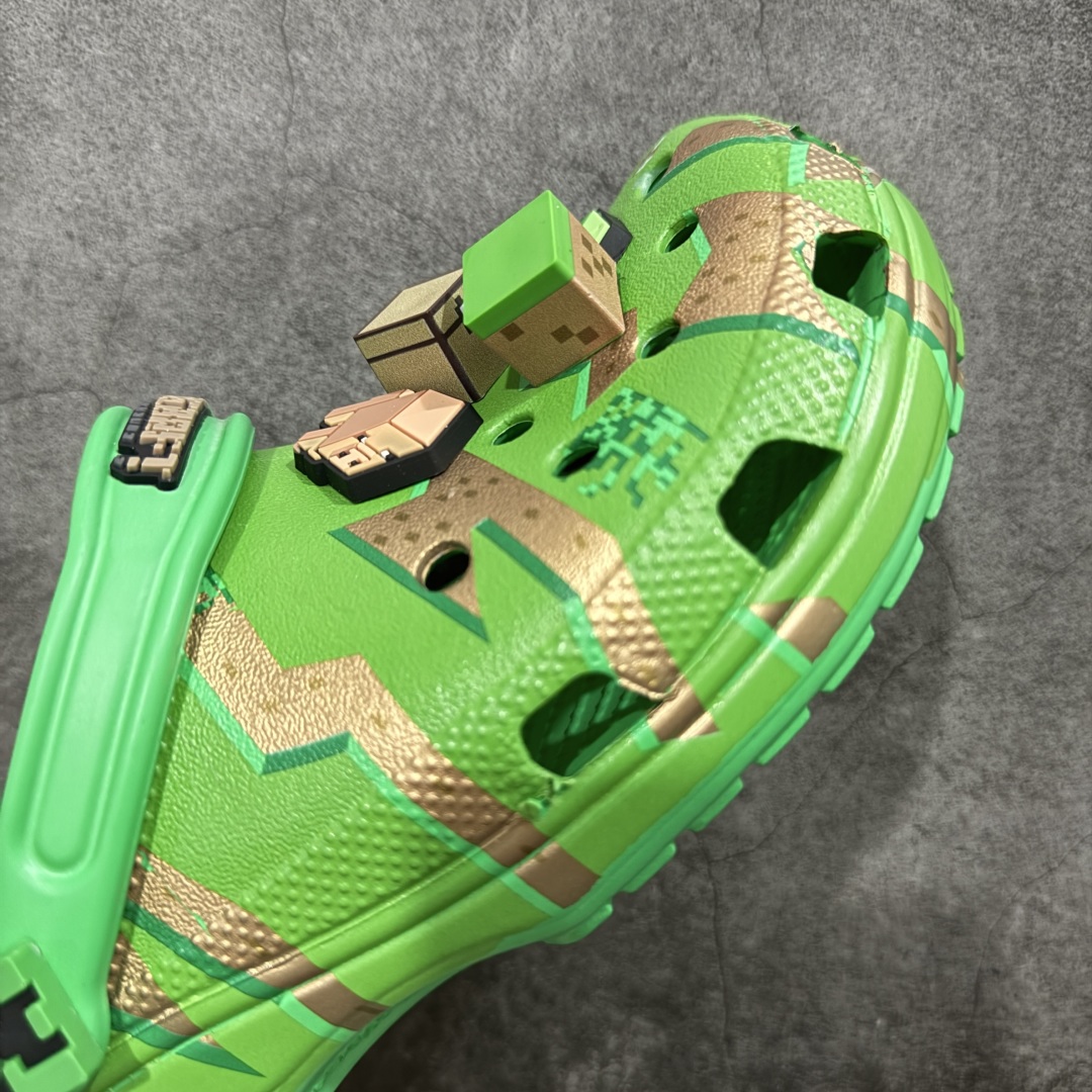 图片[6]-【莞产版本】Crocs 卡骆驰 我的世界联名款洞洞鞋，超酷像素风格设计！带专属Minecraft主题鞋花，防滑耐磨透气，适合春夏户外穿着～ 配件自装 丢失扣10 尺码： M4=36-37 M5=37-38 M6=38-39 M7=39-40 M8=41-42 M9=42-43 M10=43-44 M11=45-46-选品中心