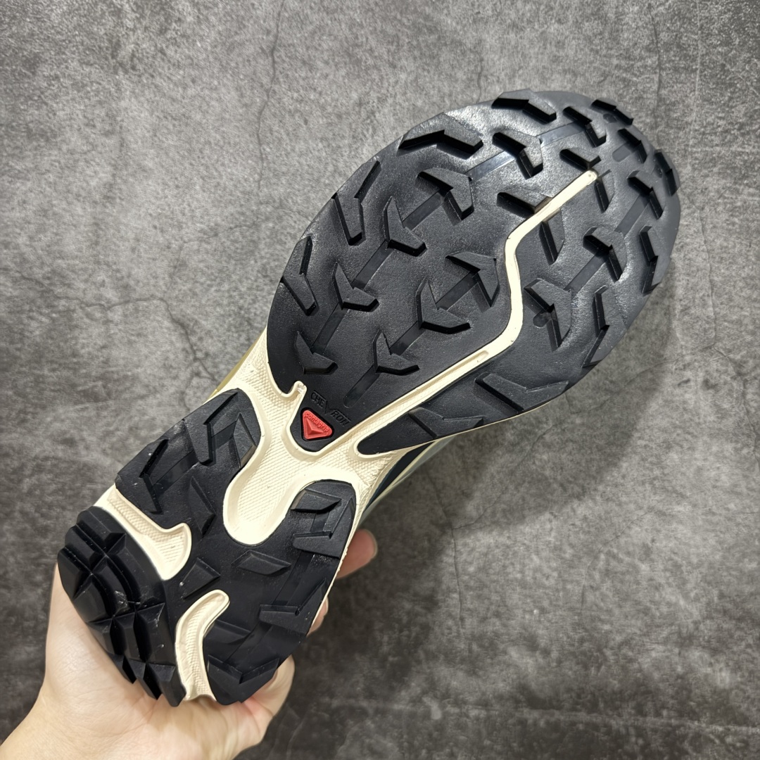 图片[9]-【PZ纯原】SALOMON XT-6 萨洛蒙潮流越野机能户外功能鞋 迷雾蓝 414551 全新版本出货 好货不怕晚 品质 细节 材料都是肉眼可以见！ 售前售后也是其它工厂无法匹敌！ 纯原外贸平台特供订单 耗时半年巨作 全套原纸板楦头开发 原厂特供网布配套加持 确保原汁原味 完美呈现版型 原档数据独家私模五层组合大底 原装Ortholite轻量化鞋垫 中底布带钢印编号 原厂TPU锁扣 进口港宝加持 后跟自然饱满 还原公司包裹性 鞋面以“锯齿”状的包裹系统呈现 在基色底之下加入了各种色点缀 将公司的最新技术和时尚前卫的造型融入耐用的长跑款式中 鞋面由 TPU 薄膜制成 并焊接在高耐磨网眼上 使其既时尚又坚固 由 ACS底盘支撑 可增强稳定性和支撑力 以及由橡胶凸耳 Contragrip外底覆盖的 EVA 缓冲中底 旨在应对崎岖的地形 鞋舌上的彩色Salomon 标签、Quicklace 系统以及鞋头、鞋舌和鞋跟上的附加品牌使细节更加完美 让穿着者可以轻松驾驭户外与通勤下的任何运动生活场景 无缝鞋身户外随意纵横 颜值与脚感兼备 出街通勤 绝对非常吸睛 你值得拥有 尺码：36 36.5 37.5 38 38.5 39 40 40.5 41 42 42.5 43 44 44.5 45-选品中心