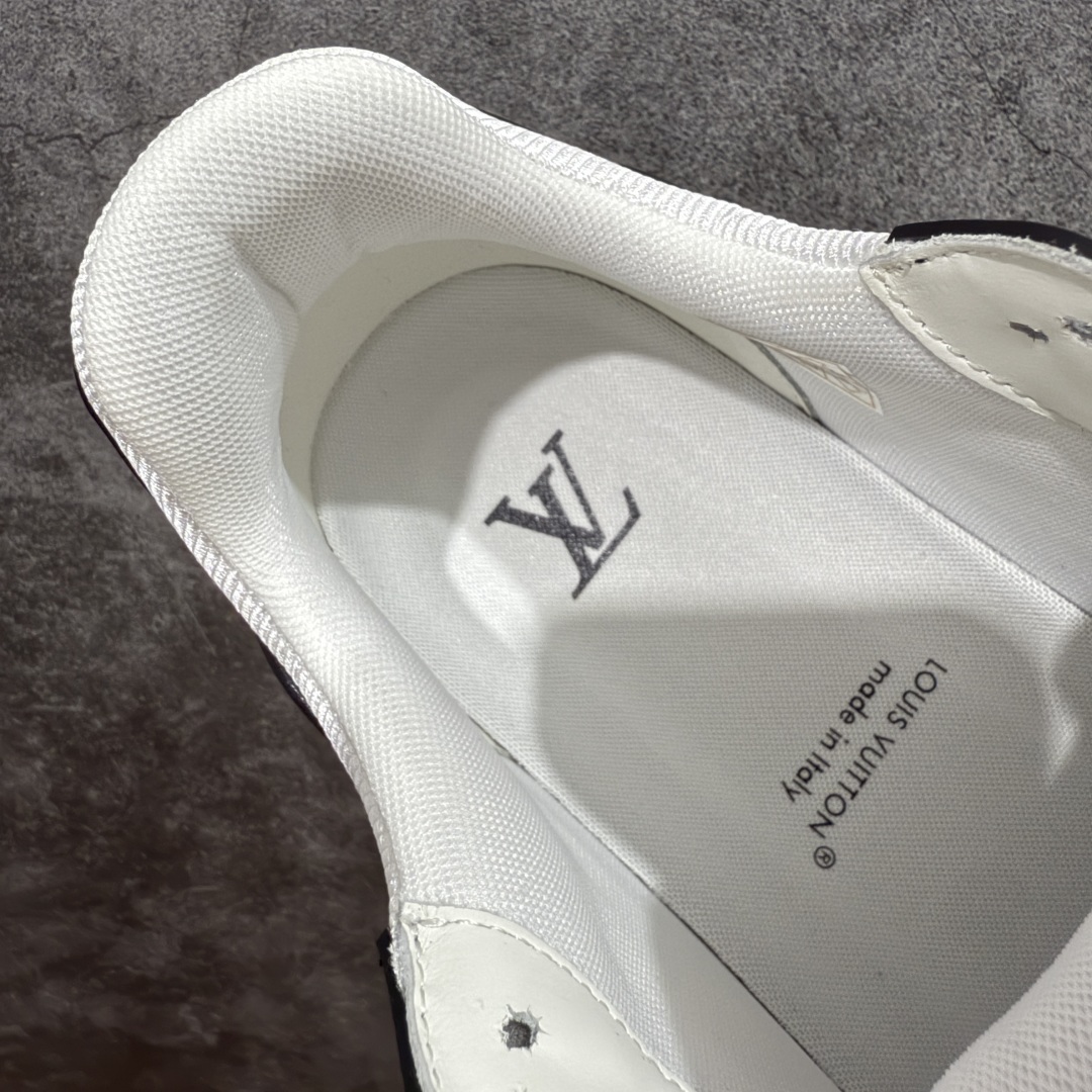  

现货当天可取
LV Trainer系列高奢运动鞋 黑白棕彩牛仔
新款芯片顶级 潮人必备单品
同步Z