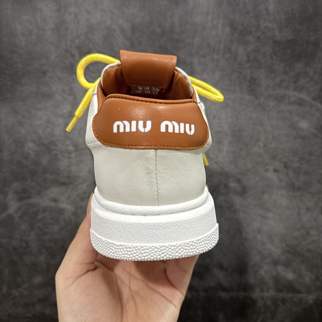  
【广东纯原版本】MiuMiu 百搭单品缪家早春新款 主打最新款 休闲小白鞋上新复古有时髦 上脚美炸了