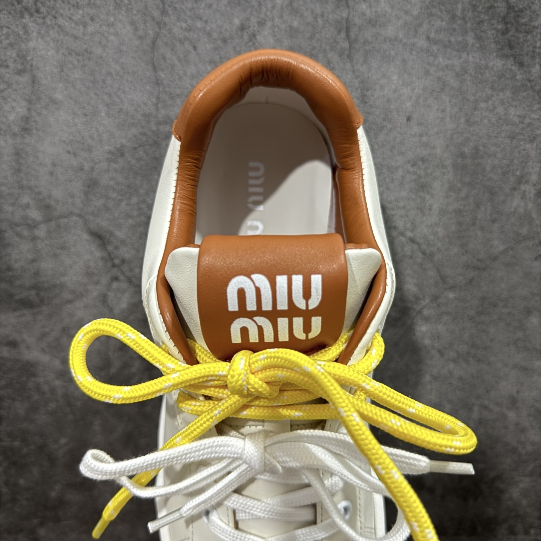  
【广东纯原版本】MiuMiu 百搭单品缪家早春新款 主打最新款 休闲小白鞋上新复古有时髦 上脚美炸了