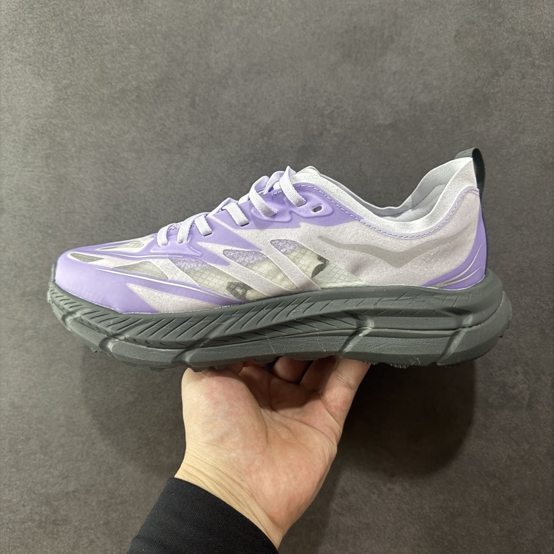 图片[2]-【公司级】Hoka Mafate Speed 4 Lite 马法特四代超轻厚底轻量山地跑步鞋 1168450 SLWS  #轻量化材料Fresh Foam。超轻量中底全部用料过3C认证！ 滚动平衡科技减少33%能量消耗 ！第二代Mafate更是延续精髓设计，并调整了整体的鞋型，修身的鞋型，更加灵巧的感觉一下子来了。外底韧弹感十足的EVA泡绵，结合Vibram橡胶大底，性能稳定输出，无论是平时穿着还是在潮湿的梅雨季节跑步，都是非常优秀的搭配。  尺码：36 36.5 37 38 38.5 39 40 40.5 41 42 42.5 43 44 45 编码：AMC270280-选品中心