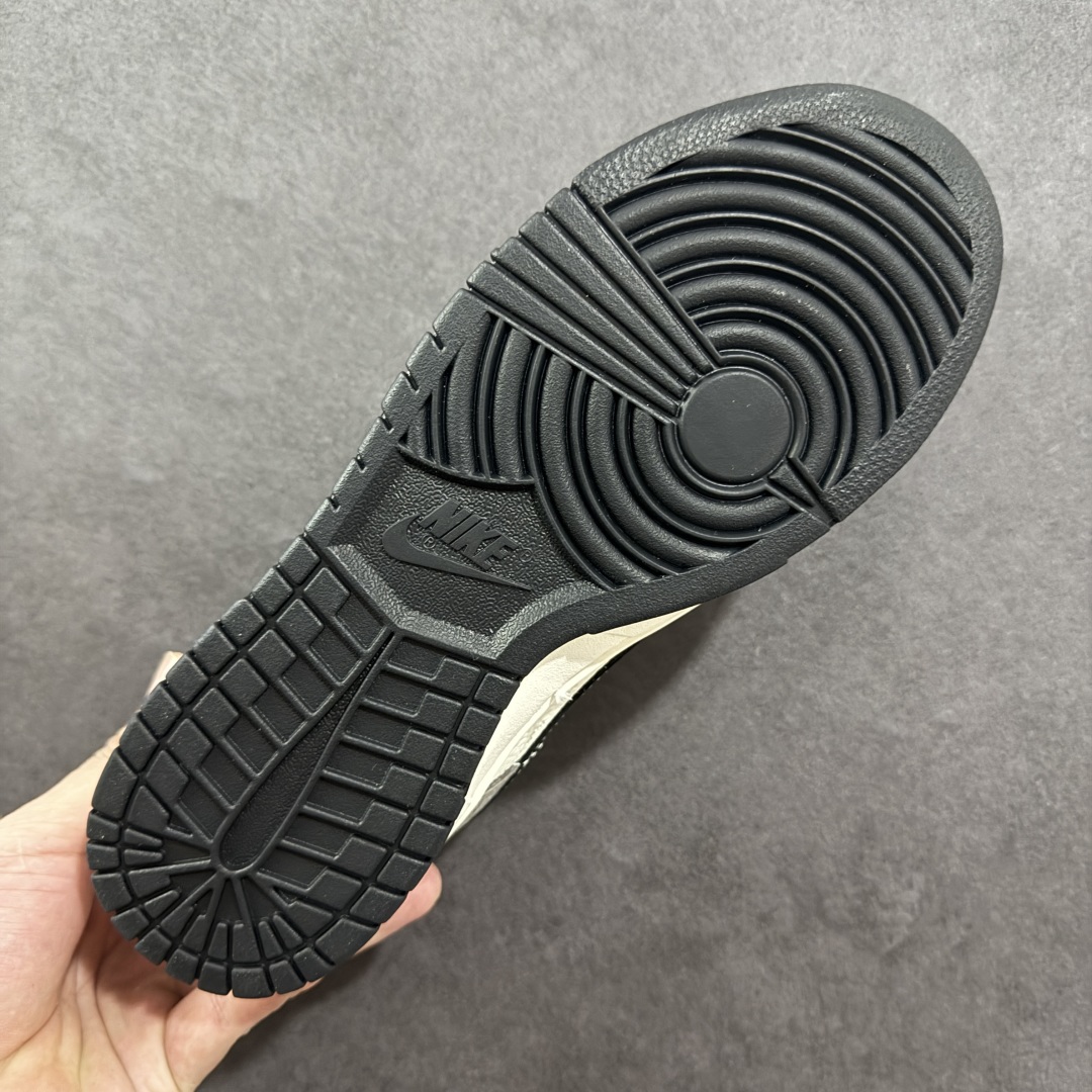 定制版Nike SB Dunk Low “巴黎世家联名---猪八米白灰”巴黎印花夜光效果 高端定制 低帮休闲板鞋 XD1588-229