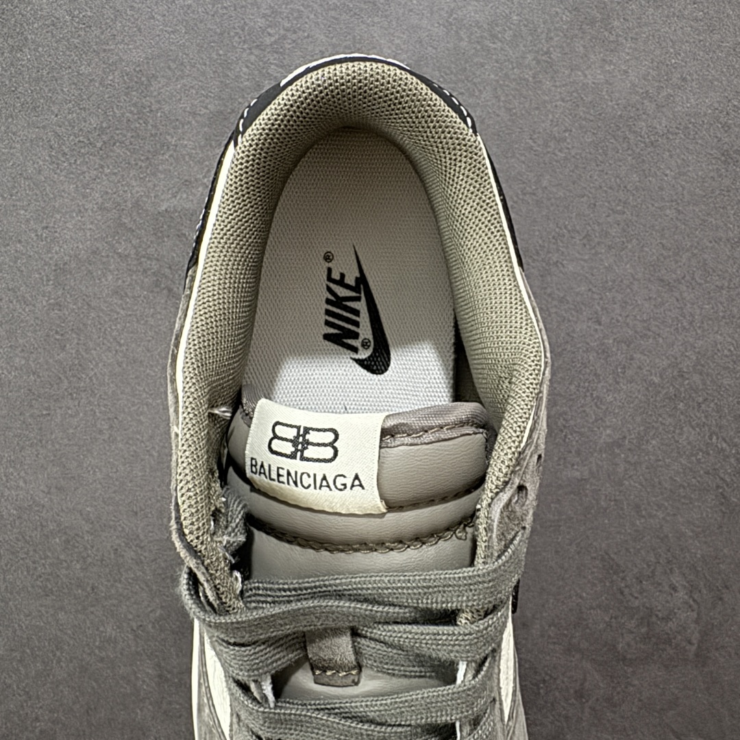定制版Nike SB Dunk Low “巴黎世家联名---猪八米白灰”巴黎印花夜光效果 高端定制 低帮休闲板鞋 XD1588-229