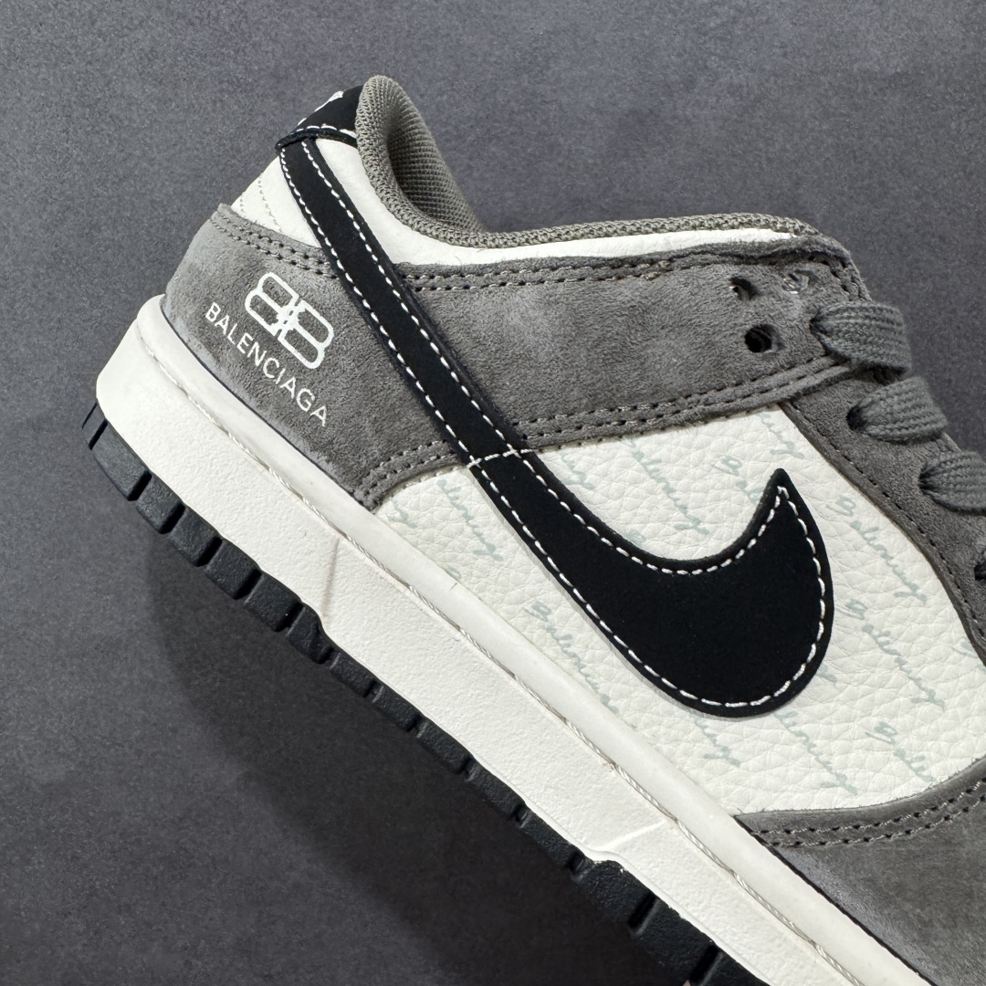 定制版Nike SB Dunk Low “巴黎世家联名---猪八米白灰”巴黎印花夜光效果 高端定制 低帮休闲板鞋 XD1588-229