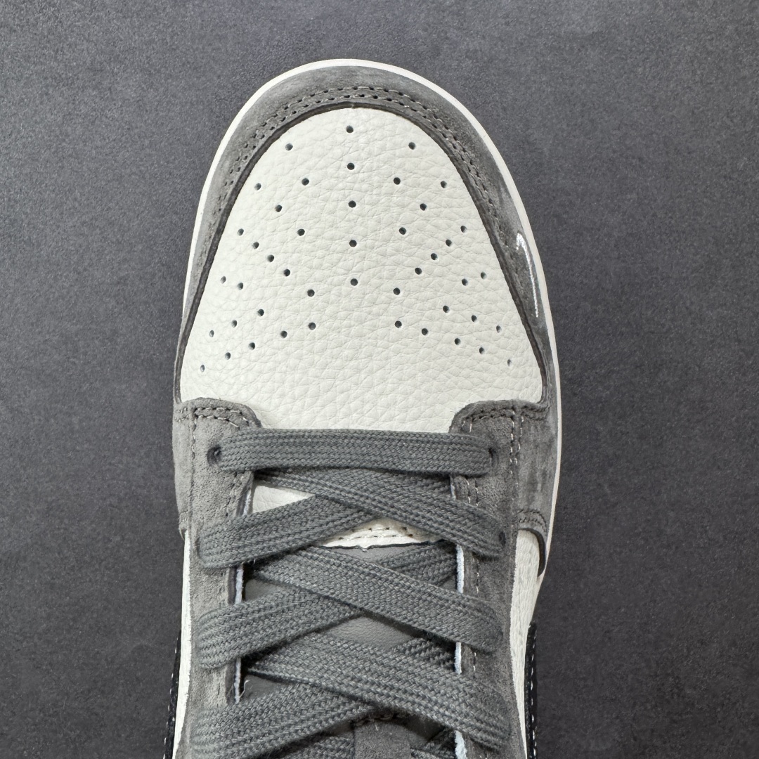 定制版Nike SB Dunk Low “巴黎世家联名---猪八米白灰”巴黎印花夜光效果 高端定制 低帮休闲板鞋 XD1588-229