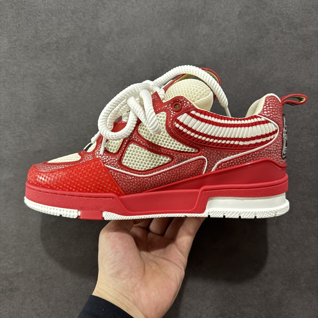 图片[2]-【纯原礼盒版】Louis Vuitton LV Skate时装走秀圆头系带运动鞋 完美鞋型超高的清洁度 零毛边线头瑕疵 全套原楦原纸版原鞋开模 全网最具灵魂的版型 正确原装黄色鞋盒 正确中底印花 鞋面印花3D高频深度立体 全鞋电脑针车 紧密相连 针距密度一致 环保乳胶注塑鞋垫 厚度脚感还原原版 皮面裁剪部位 统一油边封口工艺 原装橡胶大底含胶量大底组合零偏差 专柜全套包装 防尘袋 说明书 质保卡 男女鞋 尺码：40 41 42 43 44 45 46-选品中心