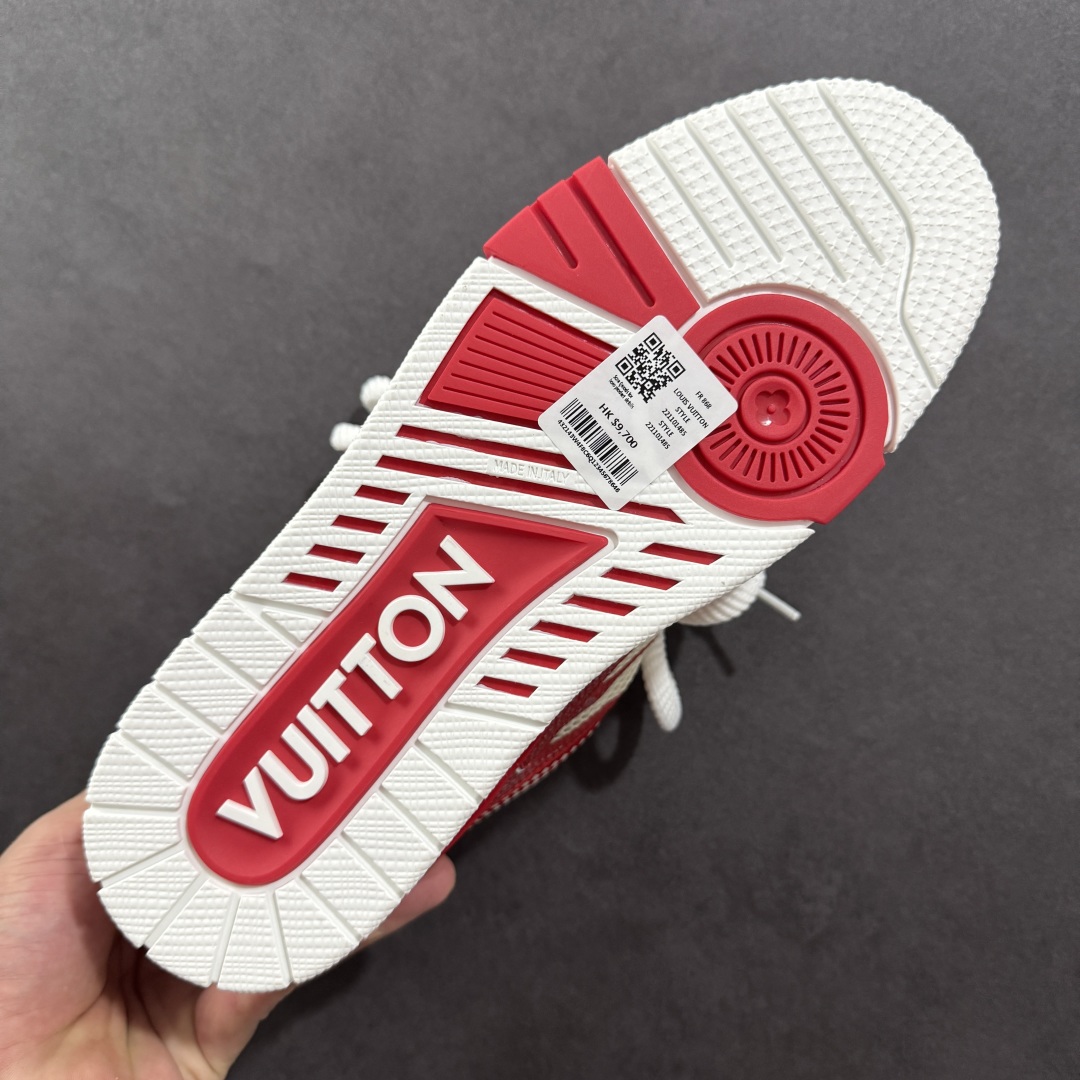 图片[9]-【纯原礼盒版】Louis Vuitton LV Skate时装走秀圆头系带运动鞋 完美鞋型超高的清洁度 零毛边线头瑕疵 全套原楦原纸版原鞋开模 全网最具灵魂的版型 正确原装黄色鞋盒 正确中底印花 鞋面印花3D高频深度立体 全鞋电脑针车 紧密相连 针距密度一致 环保乳胶注塑鞋垫 厚度脚感还原原版 皮面裁剪部位 统一油边封口工艺 原装橡胶大底含胶量大底组合零偏差 专柜全套包装 防尘袋 说明书 质保卡 男女鞋 尺码：40 41 42 43 44 45 46-选品中心