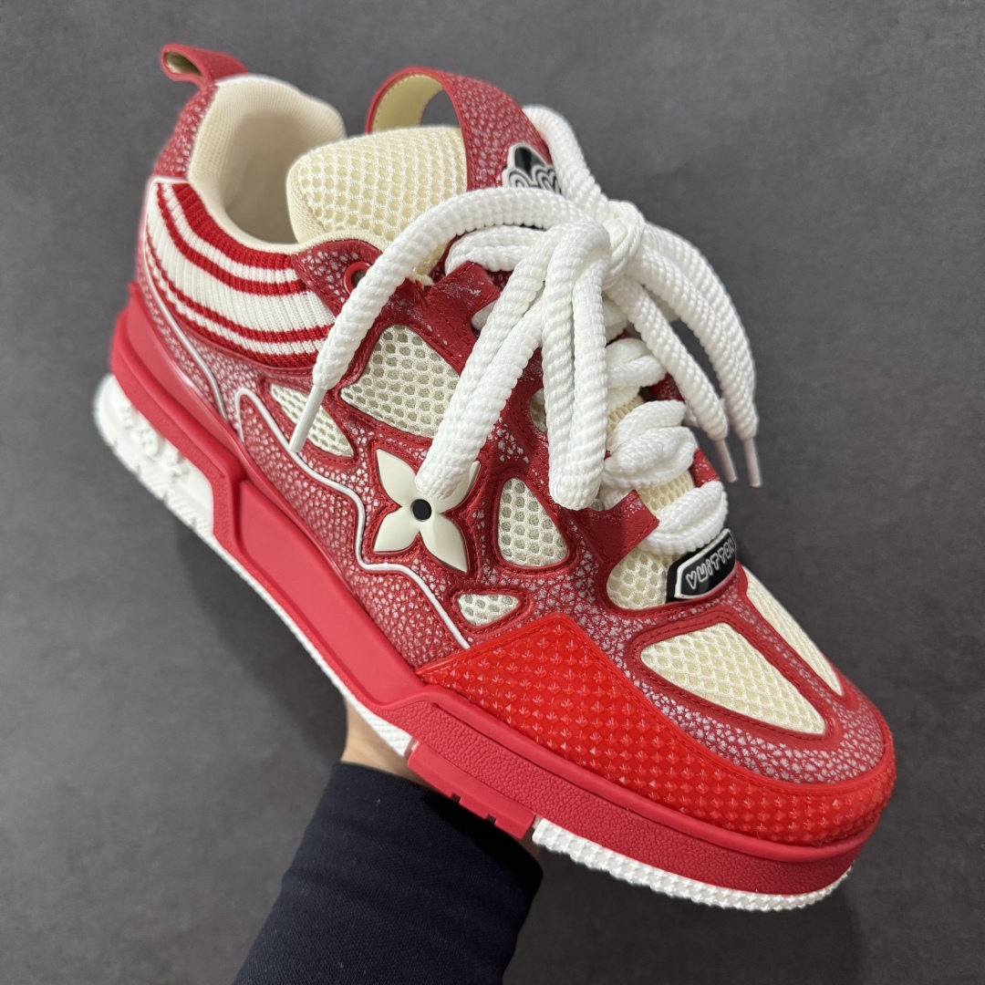 图片[3]-【纯原礼盒版】Louis Vuitton LV Skate时装走秀圆头系带运动鞋 完美鞋型超高的清洁度 零毛边线头瑕疵 全套原楦原纸版原鞋开模 全网最具灵魂的版型 正确原装黄色鞋盒 正确中底印花 鞋面印花3D高频深度立体 全鞋电脑针车 紧密相连 针距密度一致 环保乳胶注塑鞋垫 厚度脚感还原原版 皮面裁剪部位 统一油边封口工艺 原装橡胶大底含胶量大底组合零偏差 专柜全套包装 防尘袋 说明书 质保卡 男女鞋 尺码：40 41 42 43 44 45 46-选品中心