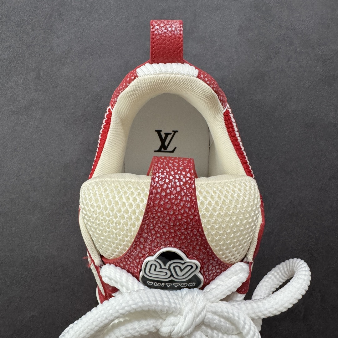 图片[7]-【纯原礼盒版】Louis Vuitton LV Skate时装走秀圆头系带运动鞋 完美鞋型超高的清洁度 零毛边线头瑕疵 全套原楦原纸版原鞋开模 全网最具灵魂的版型 正确原装黄色鞋盒 正确中底印花 鞋面印花3D高频深度立体 全鞋电脑针车 紧密相连 针距密度一致 环保乳胶注塑鞋垫 厚度脚感还原原版 皮面裁剪部位 统一油边封口工艺 原装橡胶大底含胶量大底组合零偏差 专柜全套包装 防尘袋 说明书 质保卡 男女鞋 尺码：40 41 42 43 44 45 46-选品中心
