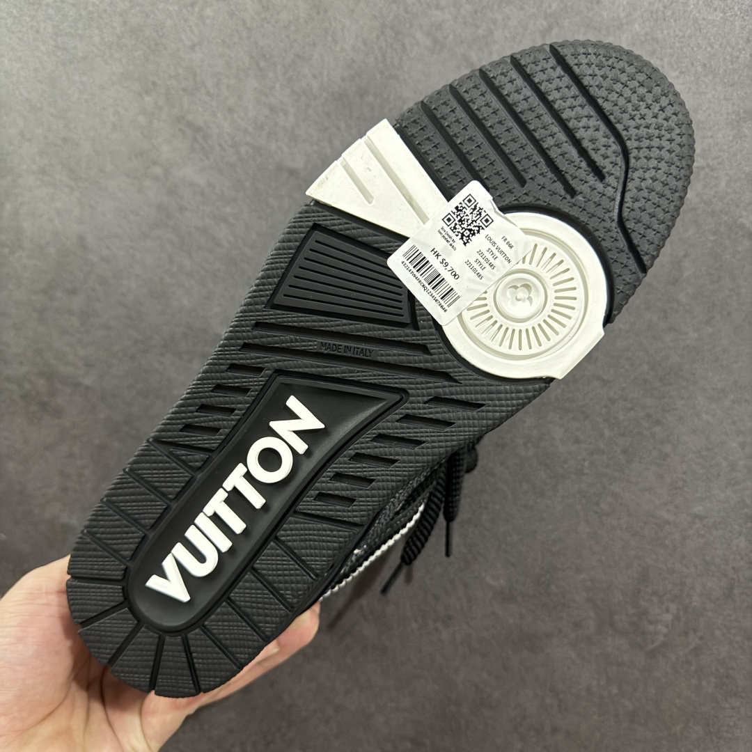 图片[9]-【纯原礼盒版】Louis Vuitton LV Skate时装走秀圆头系带运动鞋 完美鞋型超高的清洁度 零毛边线头瑕疵 全套原楦原纸版原鞋开模 全网最具灵魂的版型 正确原装黄色鞋盒 正确中底印花 鞋面印花3D高频深度立体 全鞋电脑针车 紧密相连 针距密度一致 环保乳胶注塑鞋垫 厚度脚感还原原版 皮面裁剪部位 统一油边封口工艺 原装橡胶大底含胶量大底组合零偏差 专柜全套包装 防尘袋 说明书 质保卡 男女鞋 尺码：40 41 42 43 44 45 46-选品中心