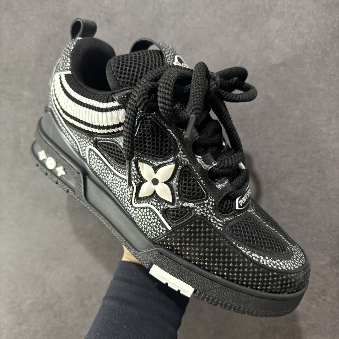 图片[3]-【纯原礼盒版】Louis Vuitton LV Skate时装走秀圆头系带运动鞋 完美鞋型超高的清洁度 零毛边线头瑕疵 全套原楦原纸版原鞋开模 全网最具灵魂的版型 正确原装黄色鞋盒 正确中底印花 鞋面印花3D高频深度立体 全鞋电脑针车 紧密相连 针距密度一致 环保乳胶注塑鞋垫 厚度脚感还原原版 皮面裁剪部位 统一油边封口工艺 原装橡胶大底含胶量大底组合零偏差 专柜全套包装 防尘袋 说明书 质保卡 男女鞋 尺码：40 41 42 43 44 45 46-选品中心